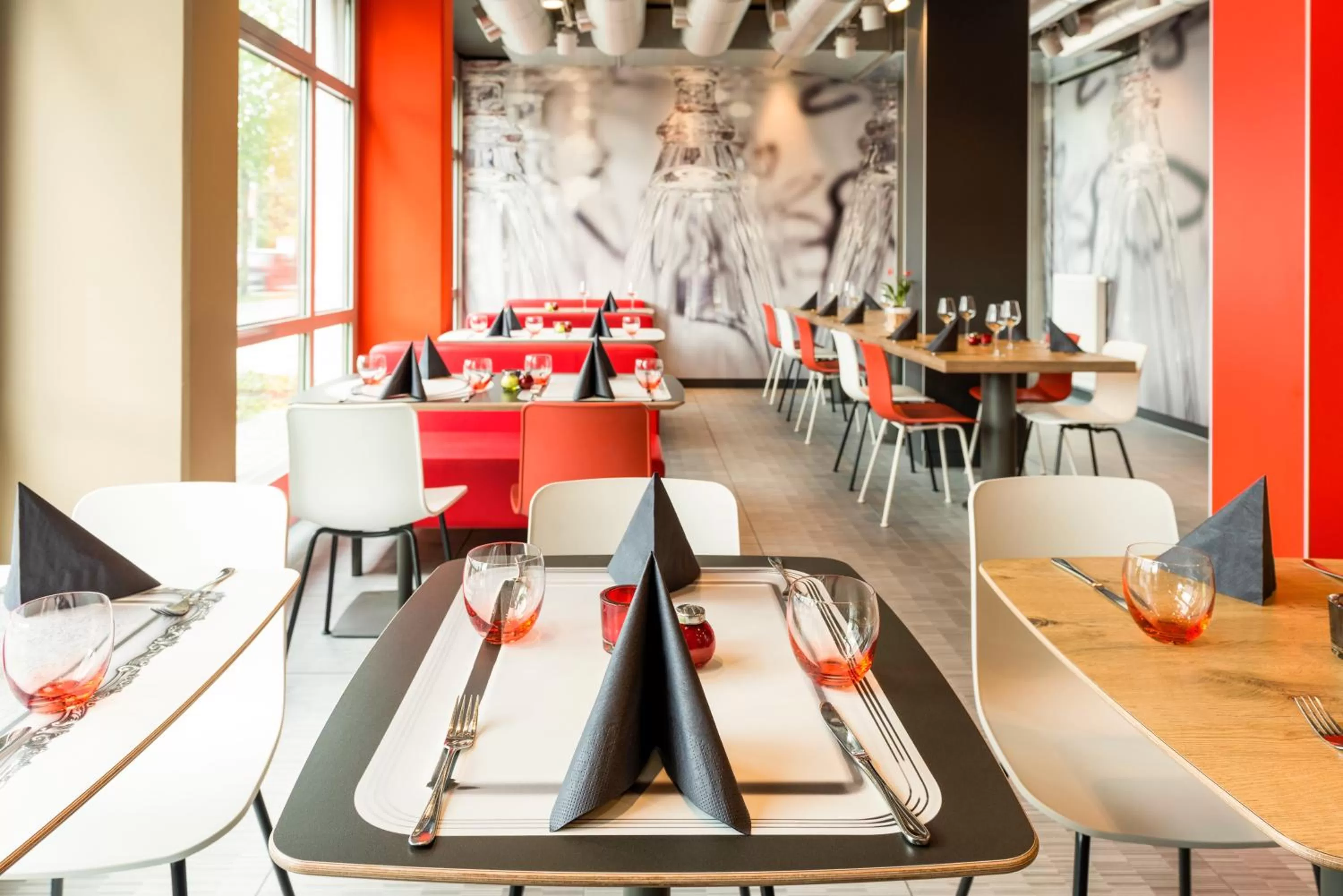 Restaurant/places to eat in ibis Hotel München Garching