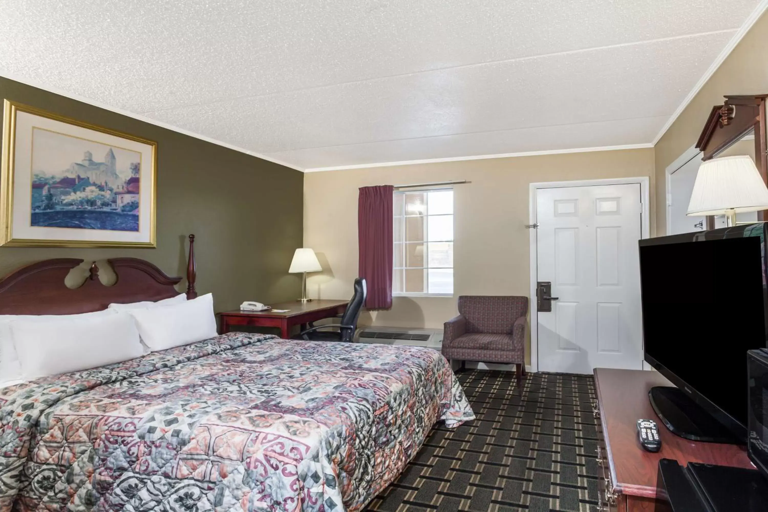 King Room - Disability Access/Non-Smoking in Days Inn by Wyndham Lenoir City