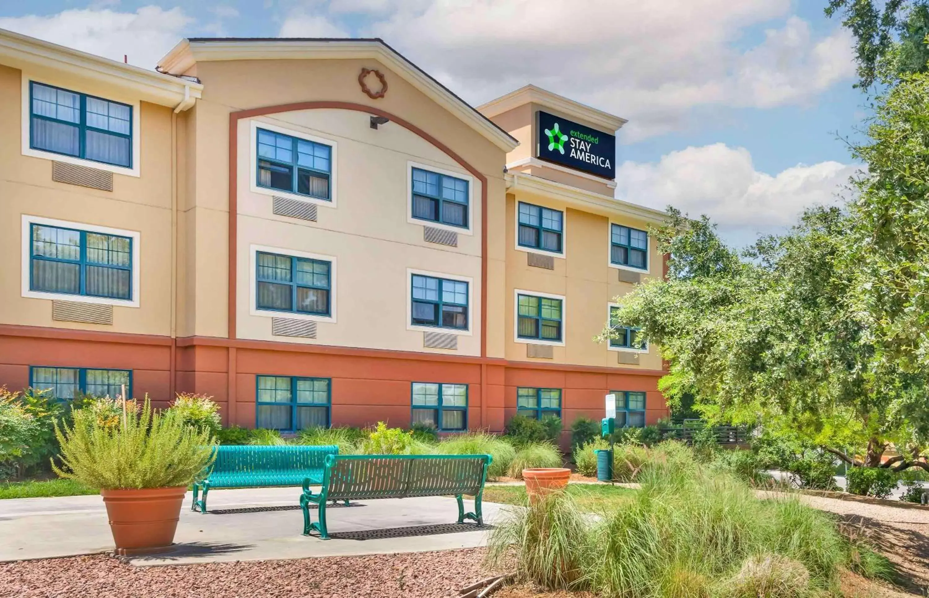 Property Building in Extended Stay America Suites - Los Angeles - Valencia