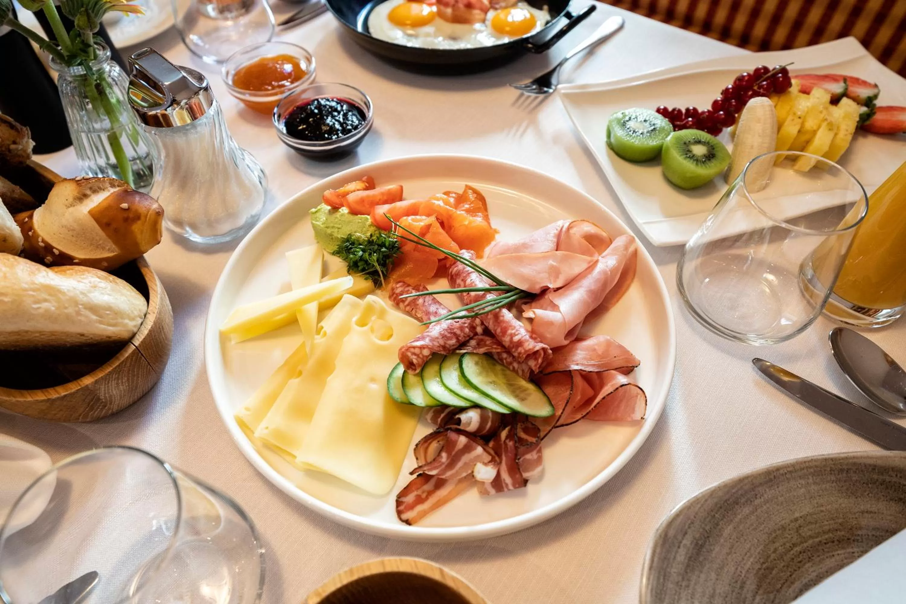 Breakfast in Hotel Tannbergerhof im Zentrum von Lech
