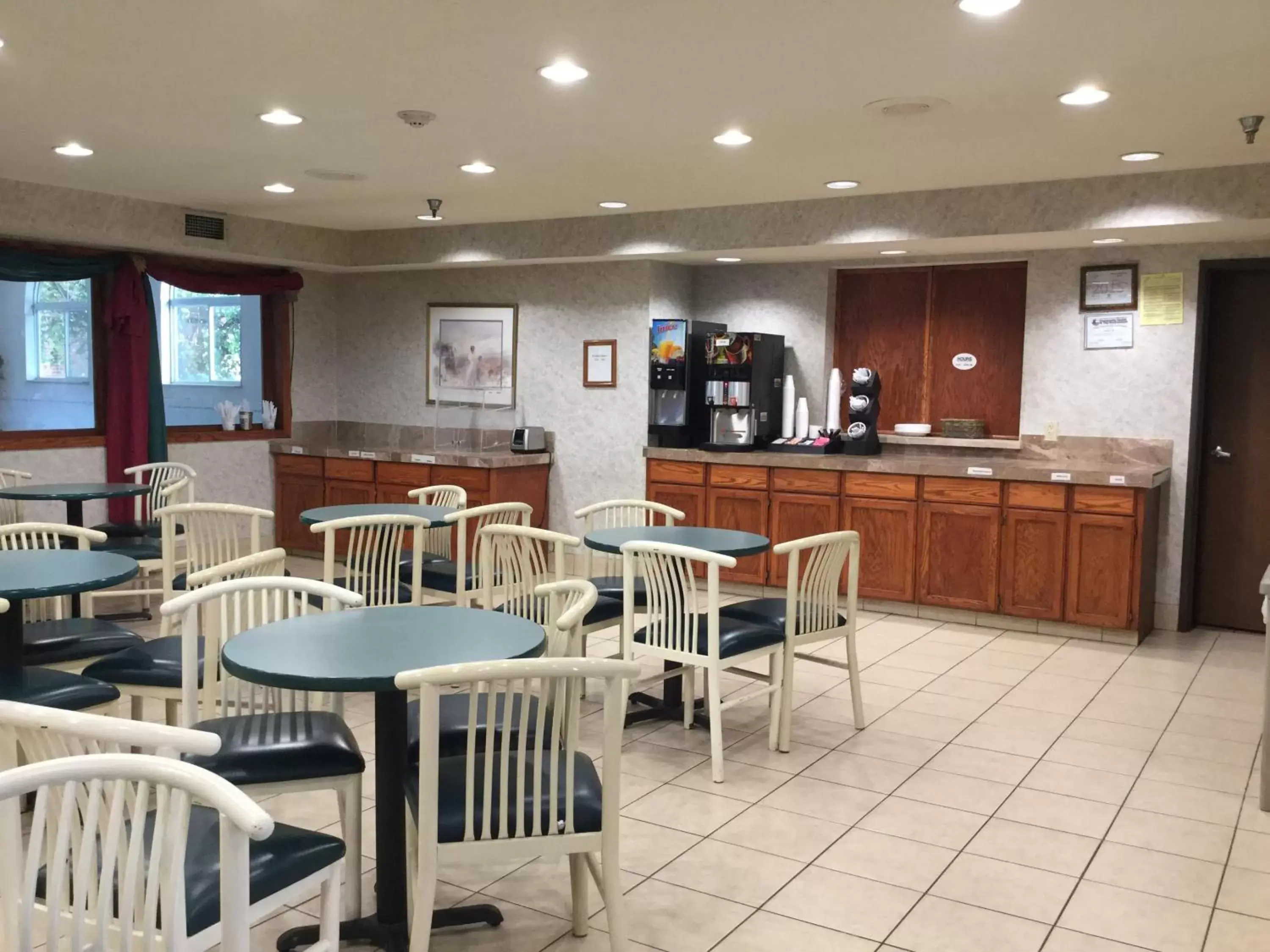 Continental breakfast, Restaurant/Places to Eat in Americas Best Value Inn and Suites Saint Charles