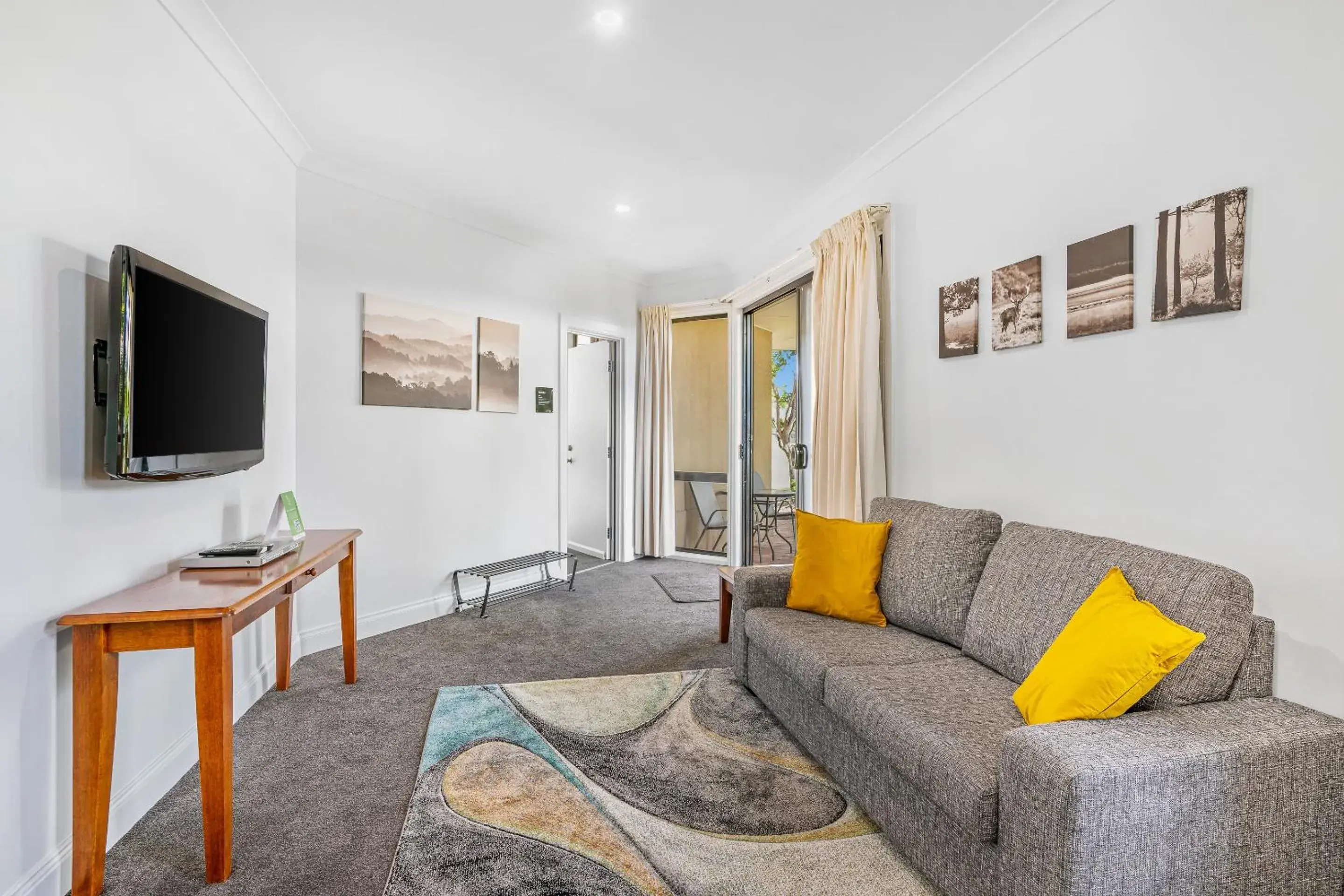 Property building, Seating Area in Leisure Inn Pokolbin Hill