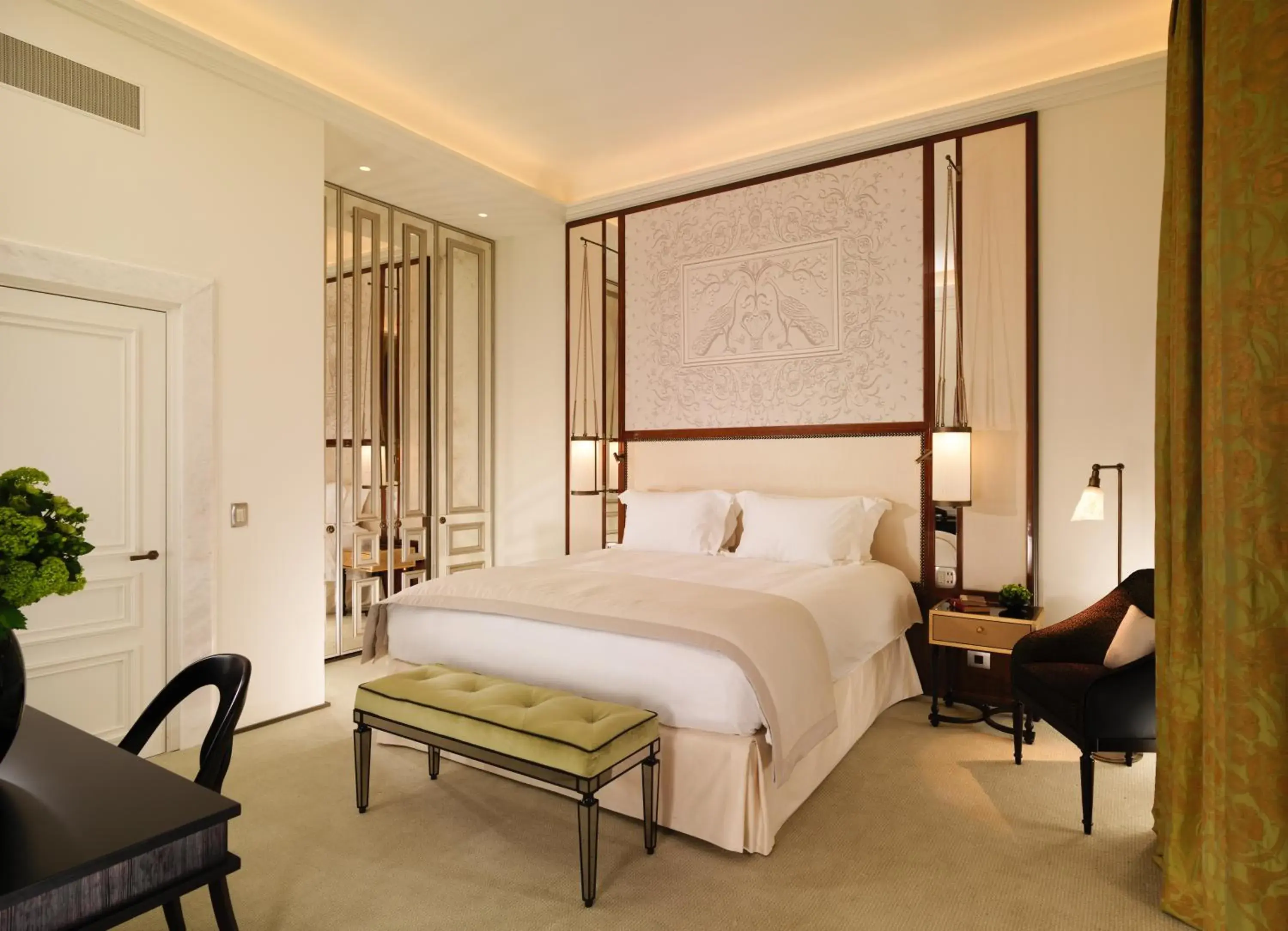 Bedroom, Bed in Hotel Eden - Dorchester Collection