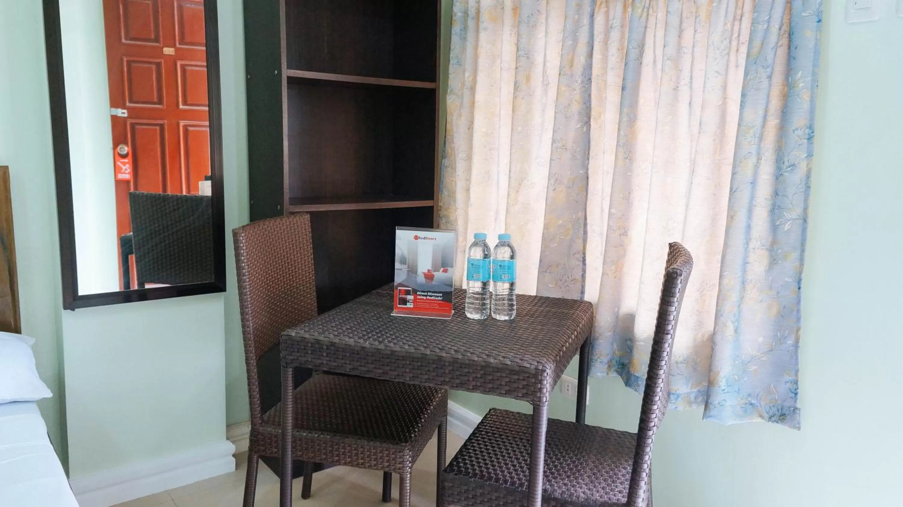 TV and multimedia in RedDoorz @ Bankal Lapulapu