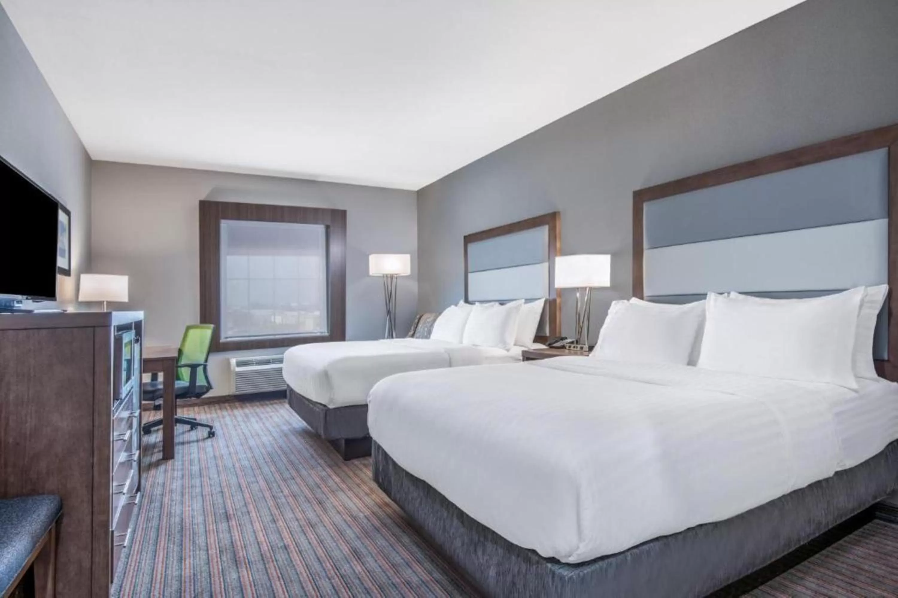 Bed in Holiday Inn Express & Suites Stillwater - University Area by IHG