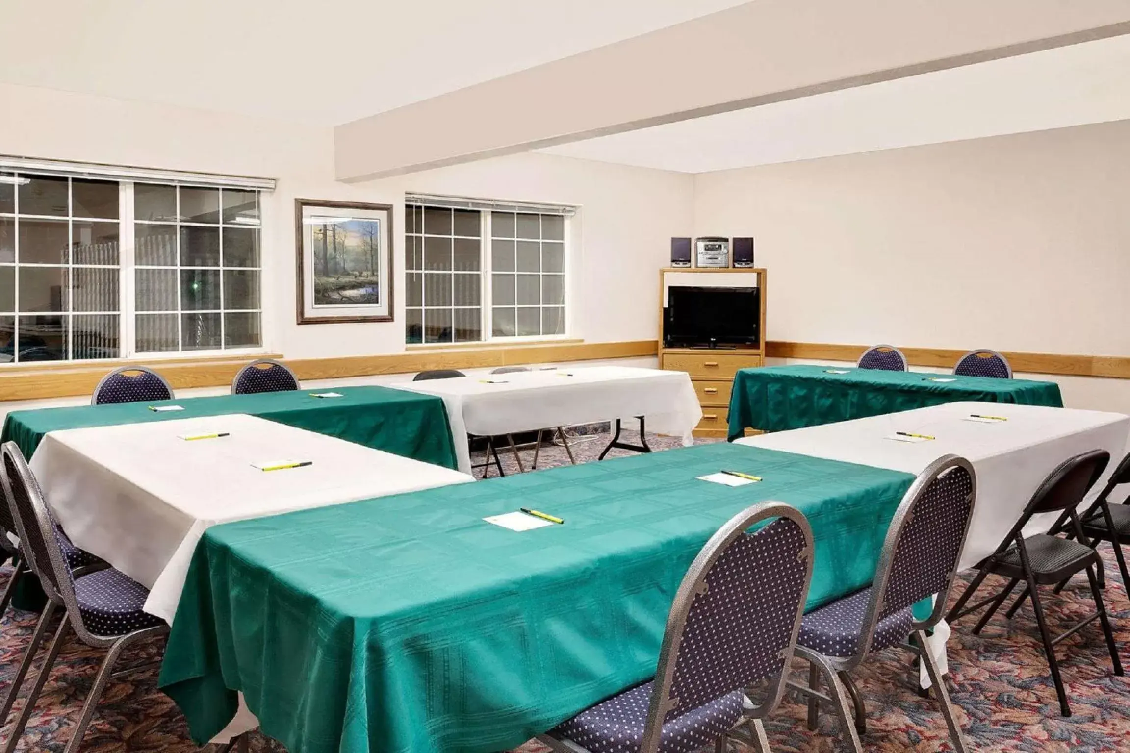 Meeting/conference room in Super 8 by Wyndham Battle Mountain