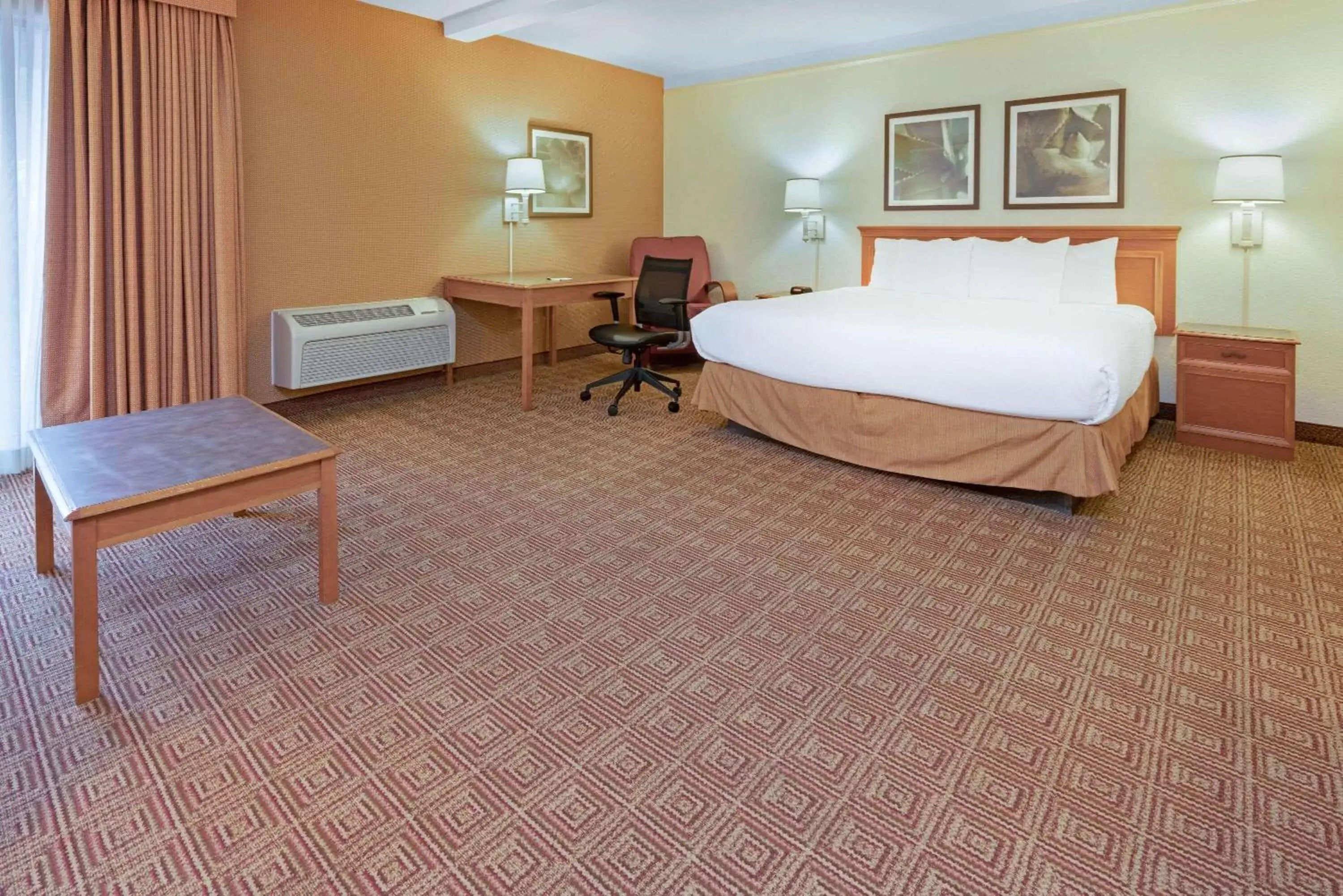 Deluxe King Suite - Non-Smoking in La Quinta by Wyndham Salt Lake City - Layton