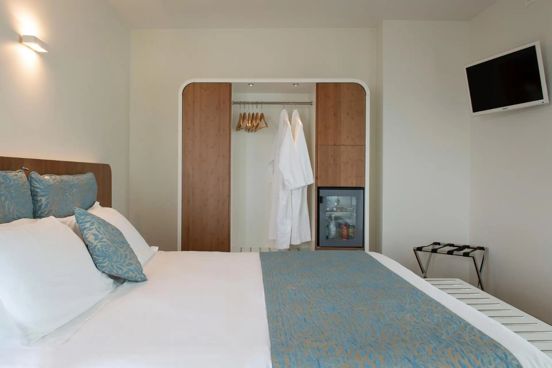 Bedroom, Bed in T-Suite Hotel