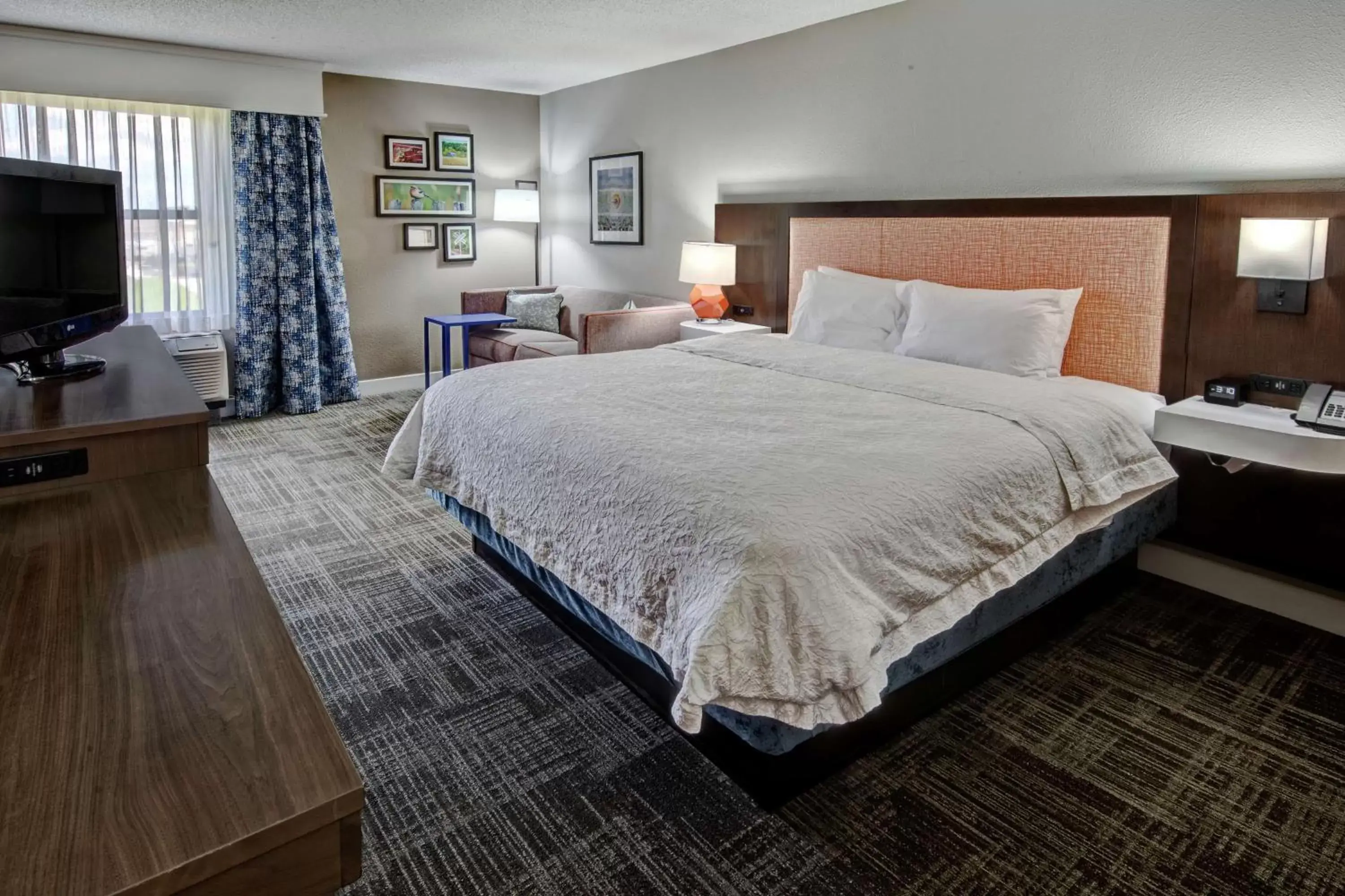Bedroom, Bed in Hampton Inn Tullahoma