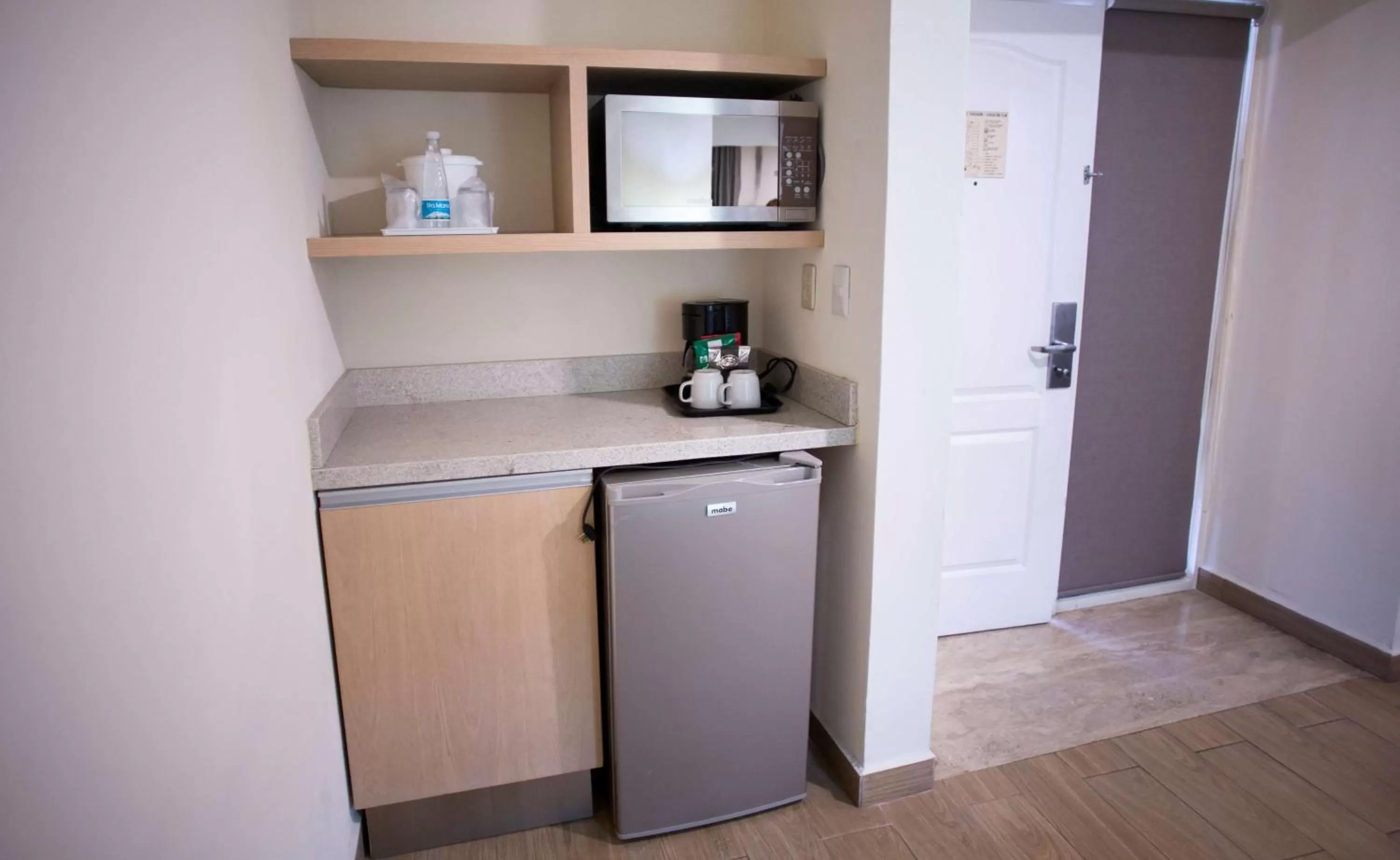 Photo of the whole room, Kitchen/Kitchenette in Best Western PLUS Monterrey Colón