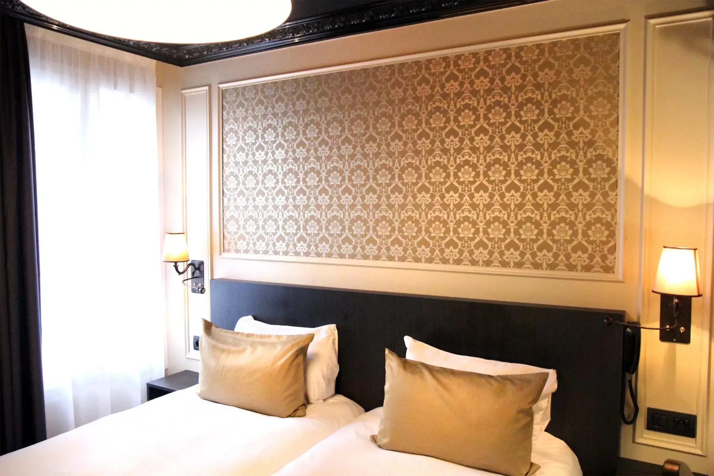 Day, Bed in Best Western Le Montmartre – Saint Pierre