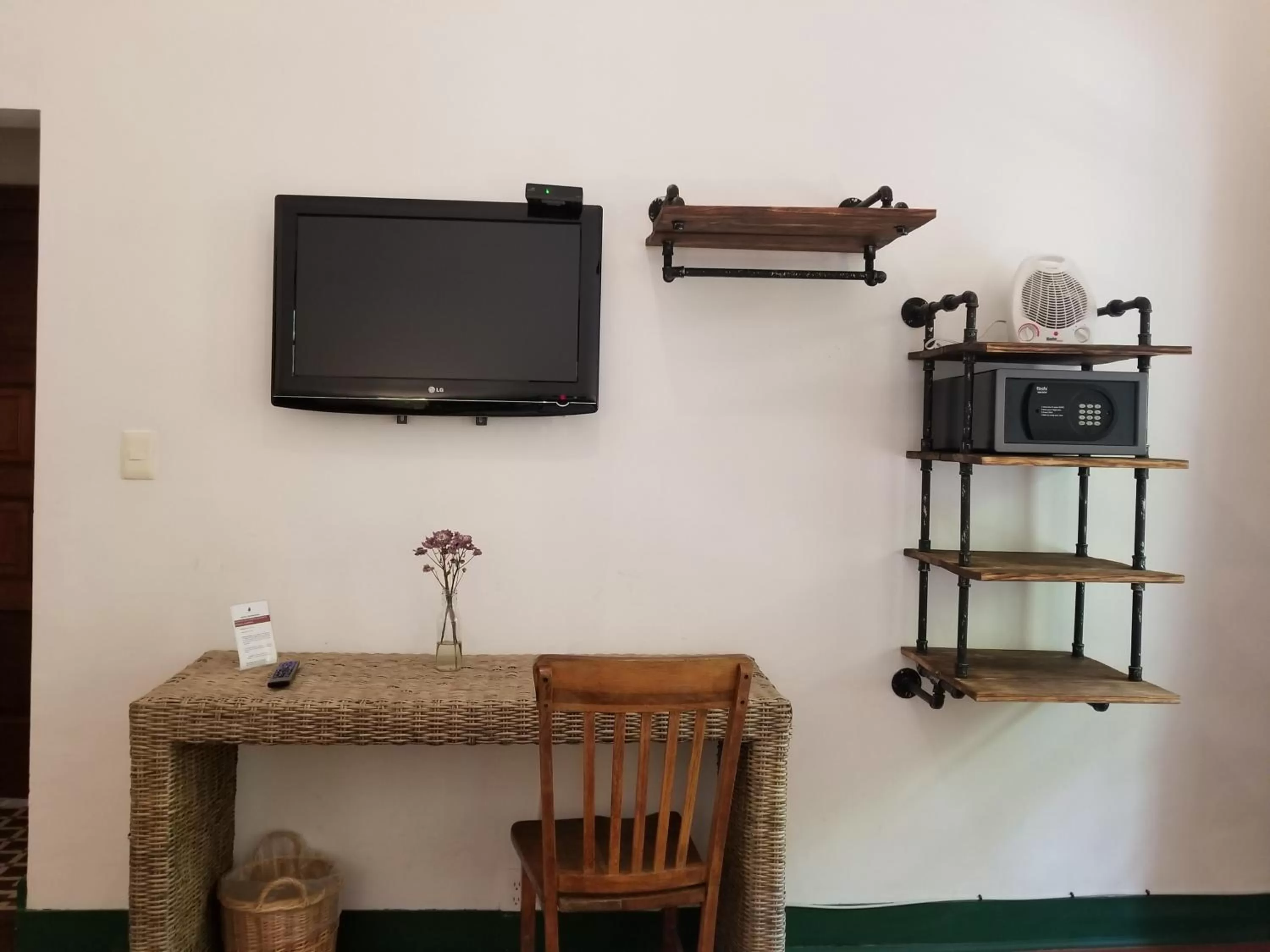 Photo of the whole room, TV/Entertainment Center in Condesa Haus B&B