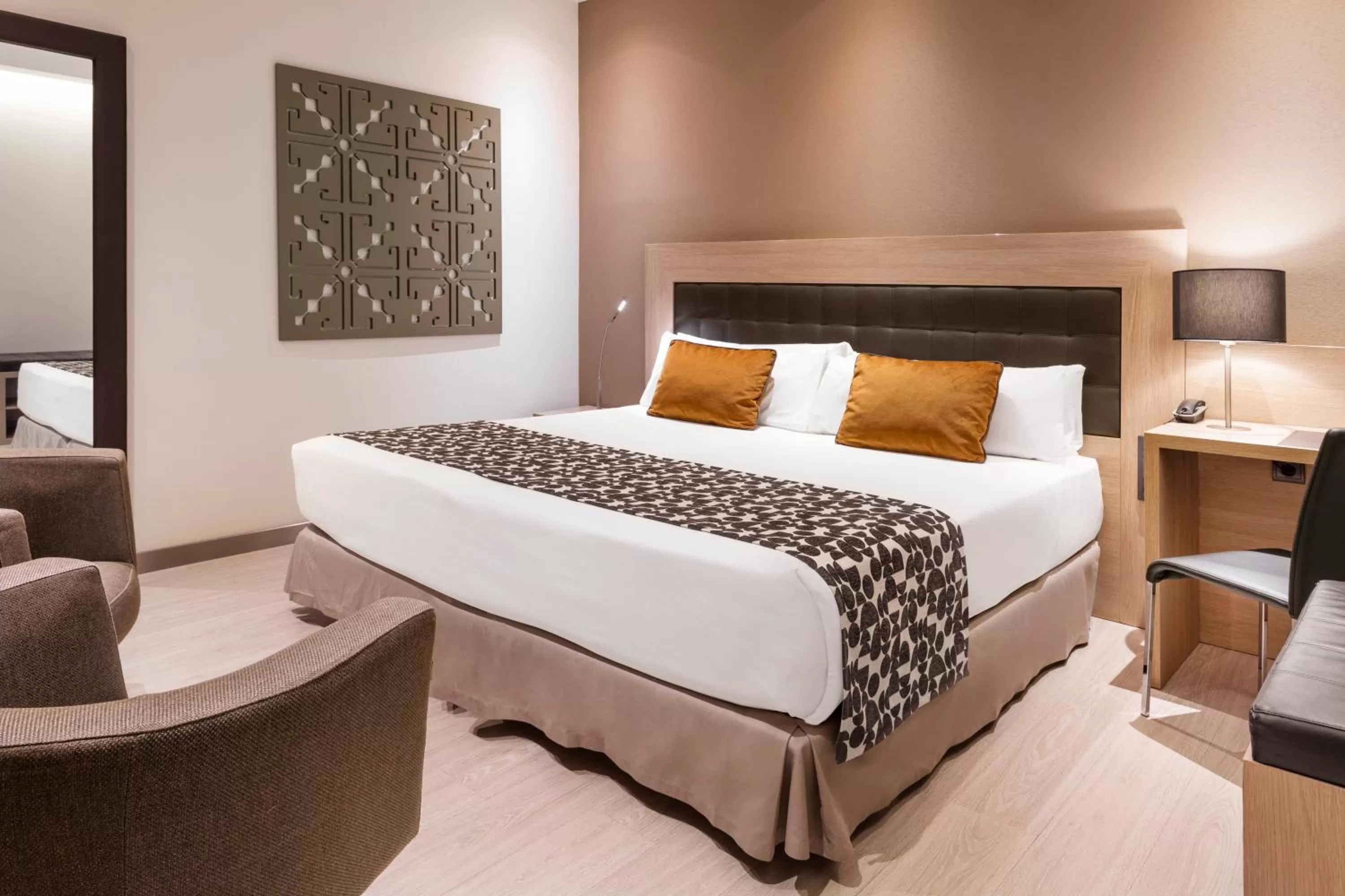 Photo of the whole room, Bed in Catalonia Plaza Mayor