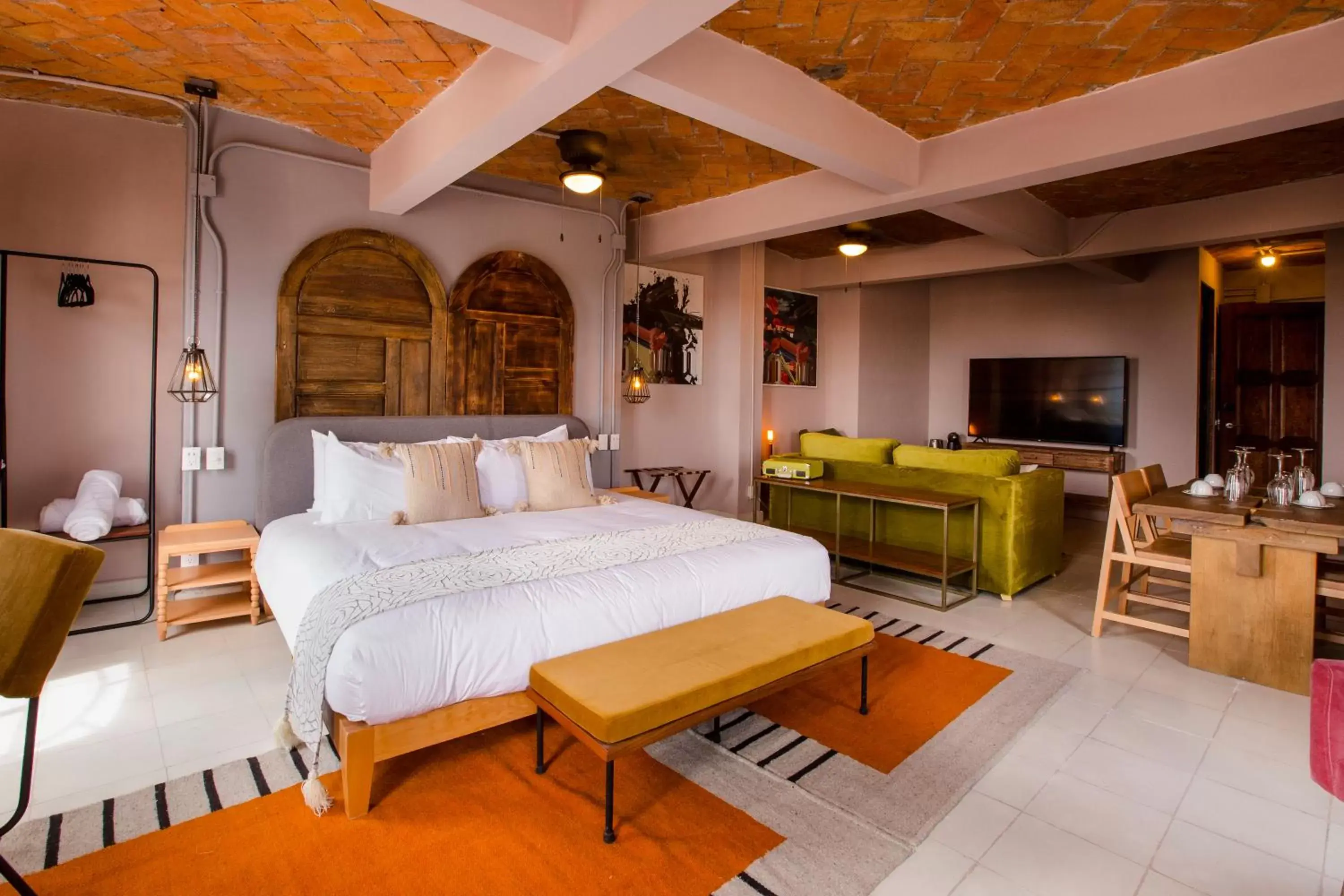 Photo of the whole room, Bed in Selina San Miguel de Allende