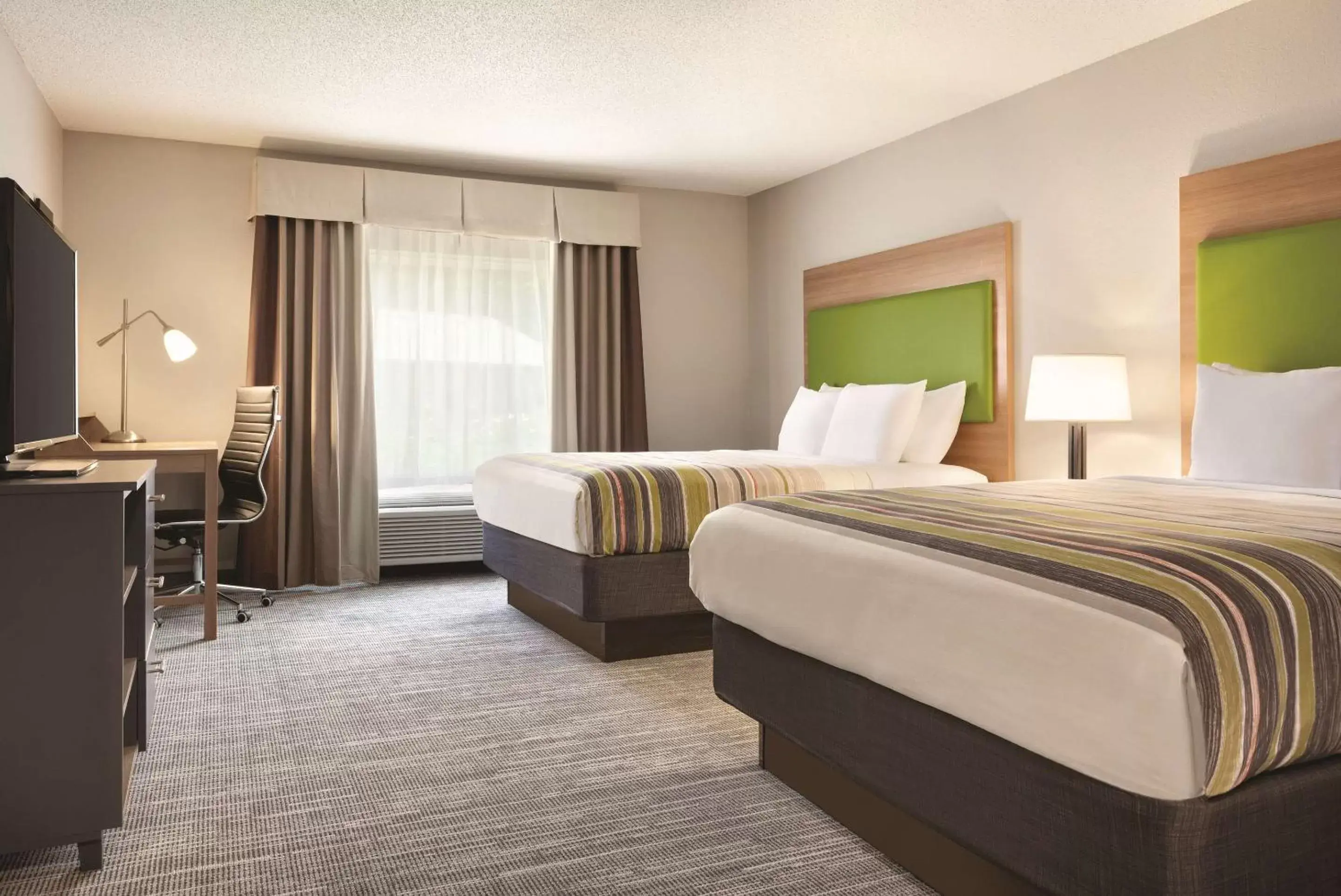 Bedroom, Bed in Country Inn & Suites by Radisson, Greensboro, NC
