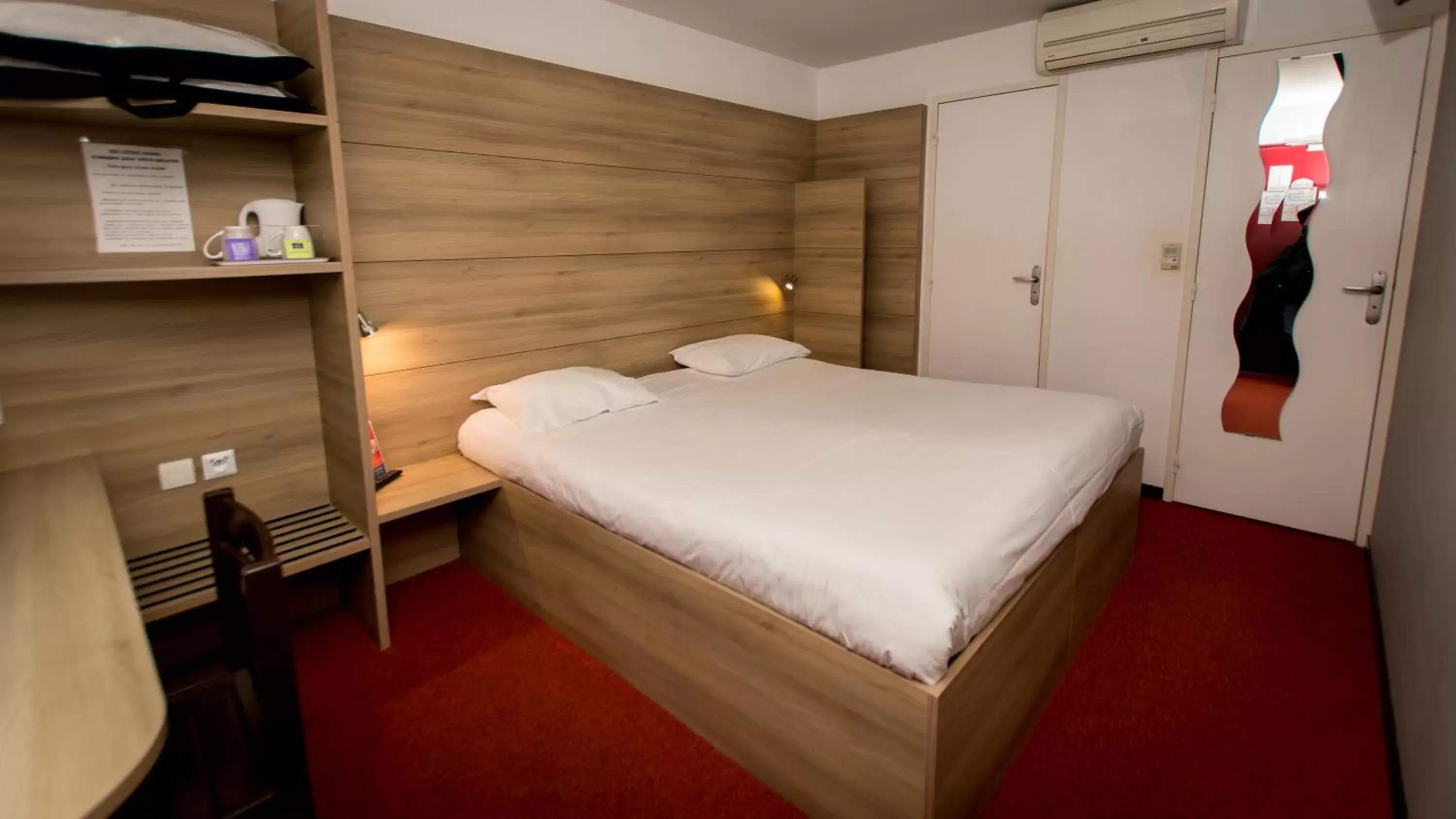 Bed in So'Lodge Niort A83