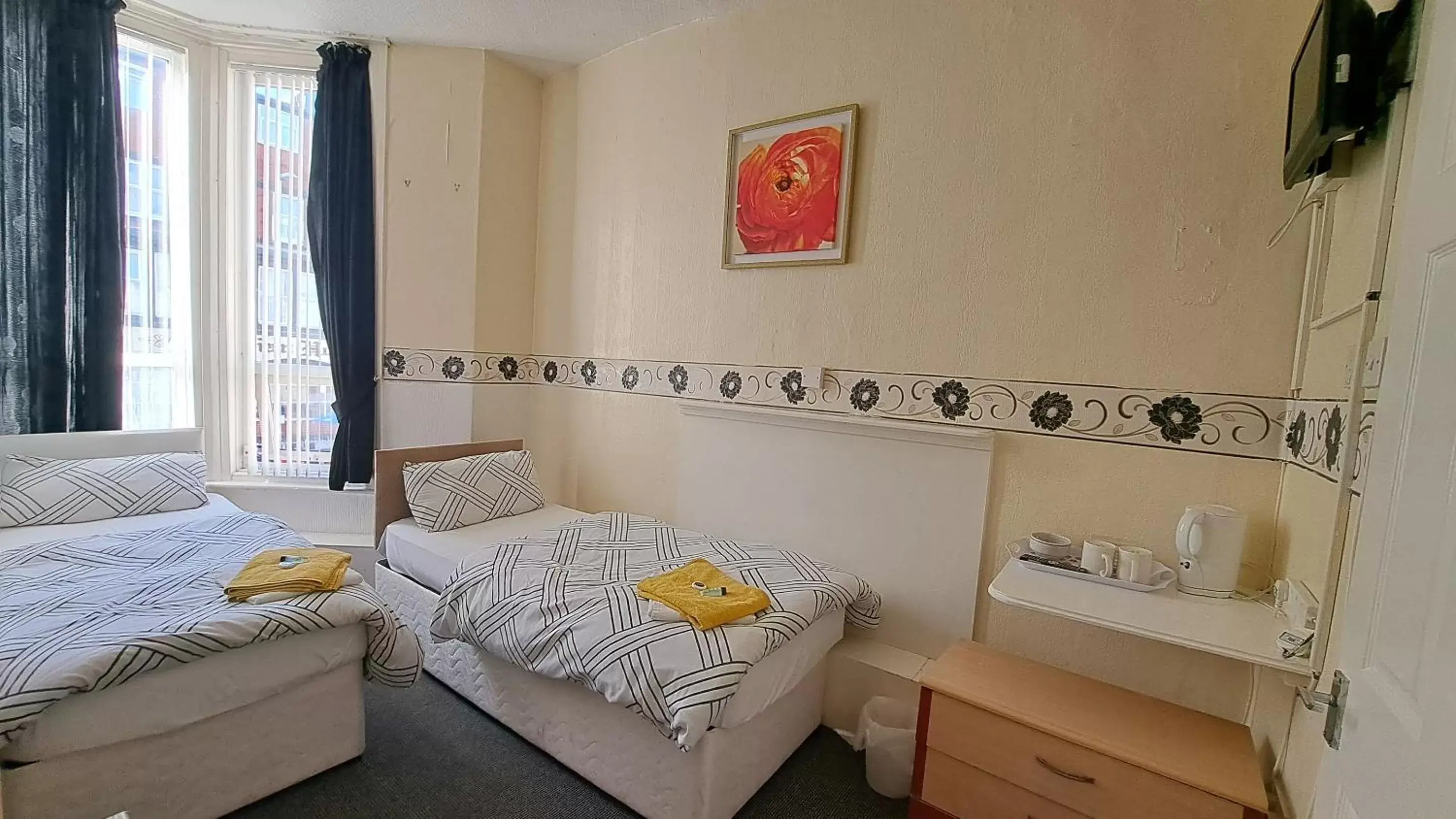 Twin Room with Private Bathroom in Fern Villa Hotel - Albert Road Twin Room with Private Bathroom in Fern Villa Hotel - Albert Road