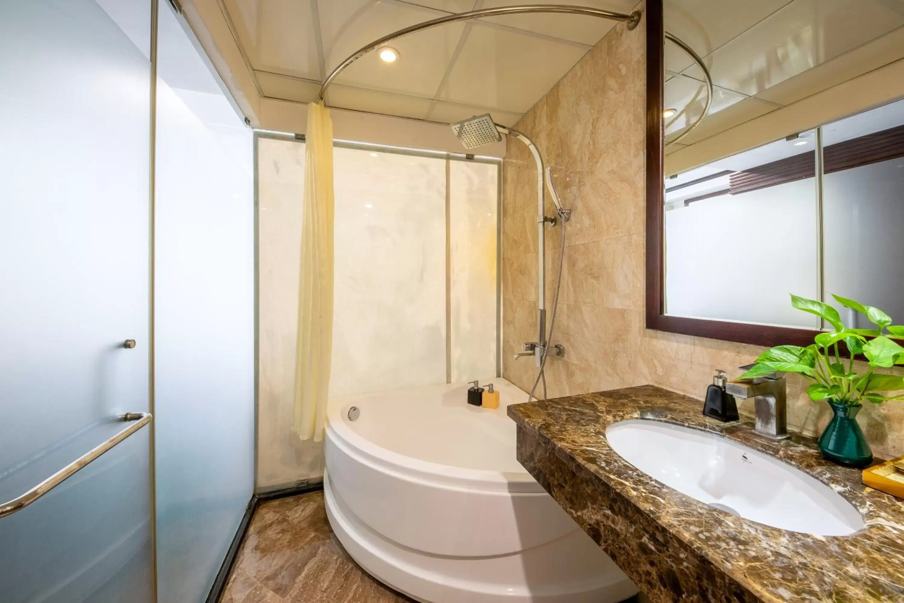 Shower, Bathroom in Babylon Grand Hotel & Spa