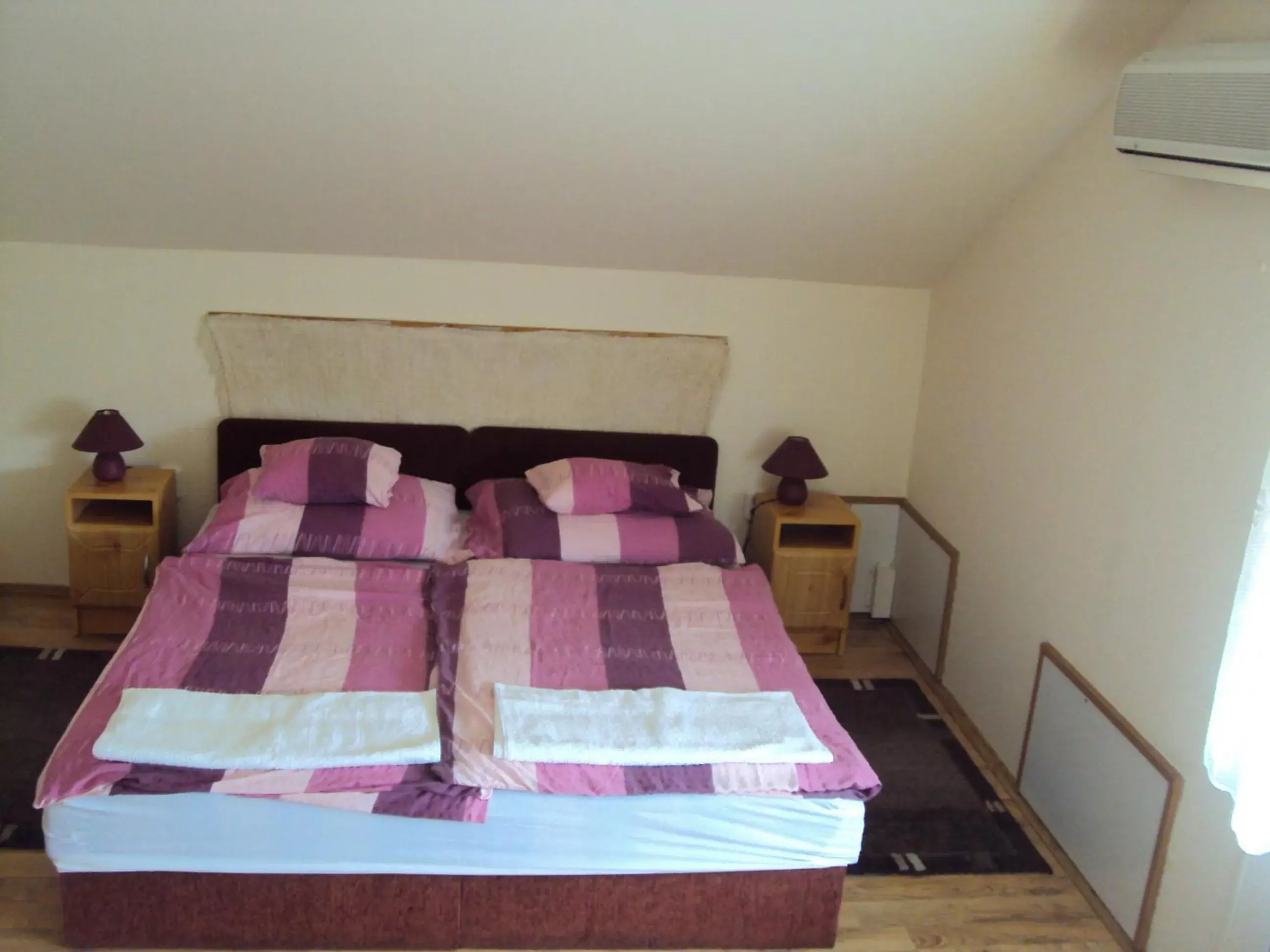 Triple Room in Lila Akác Vendégház Esztergom Triple Room in Lila Akác Vendégház Esztergom