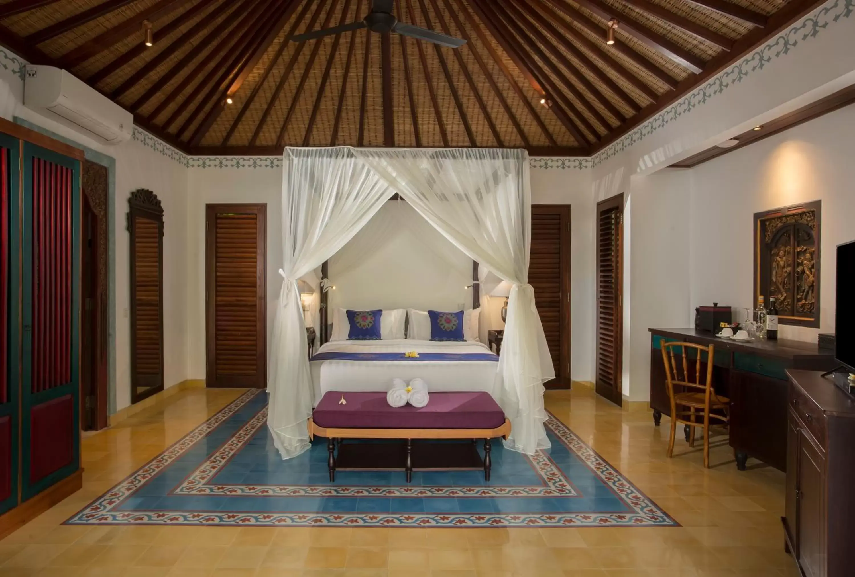 Bed in Dwaraka The Royal Villas Bed in Dwaraka The Royal Villas