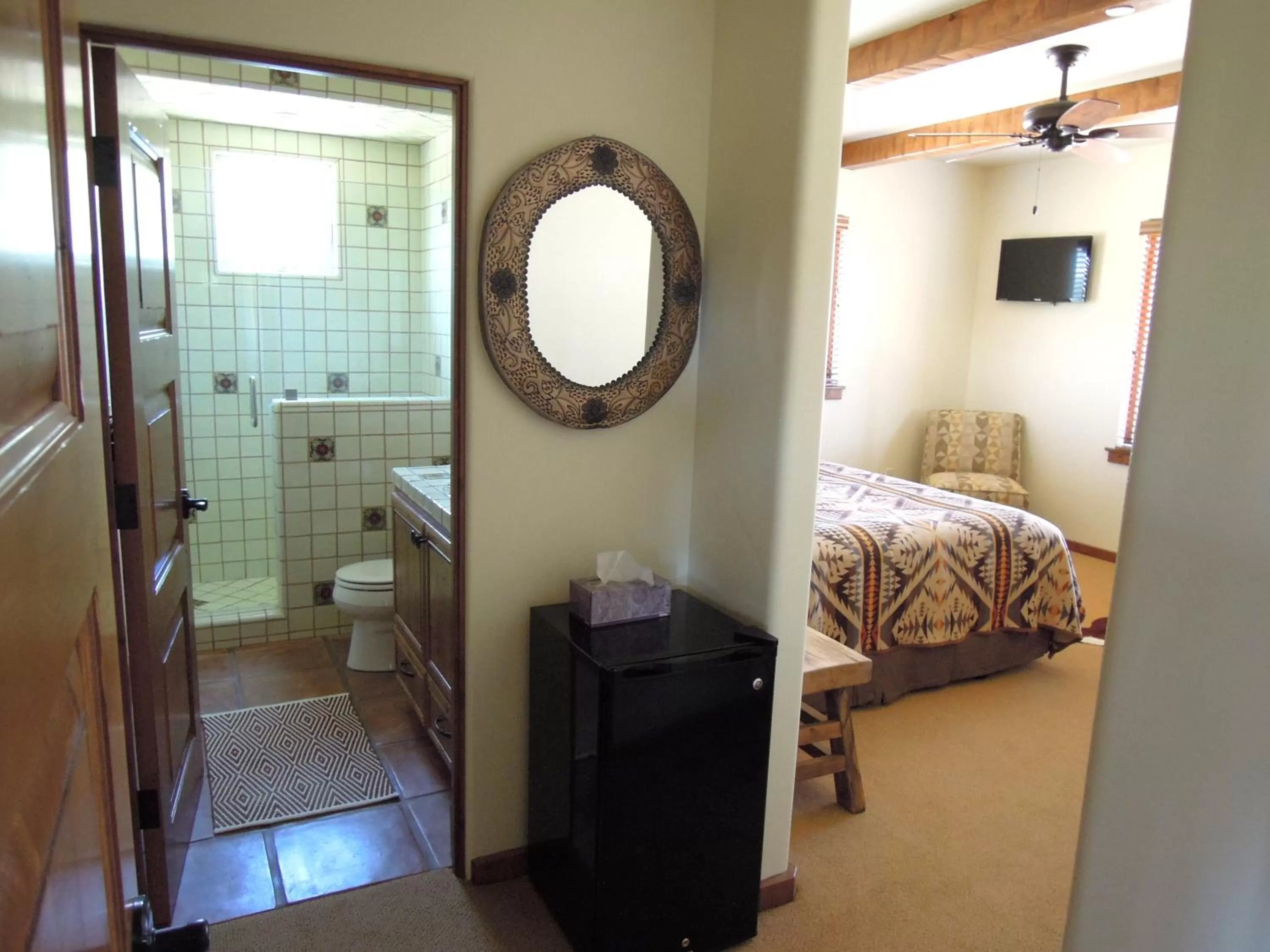 Shower, Bed in Croad Vineyards - The Inn