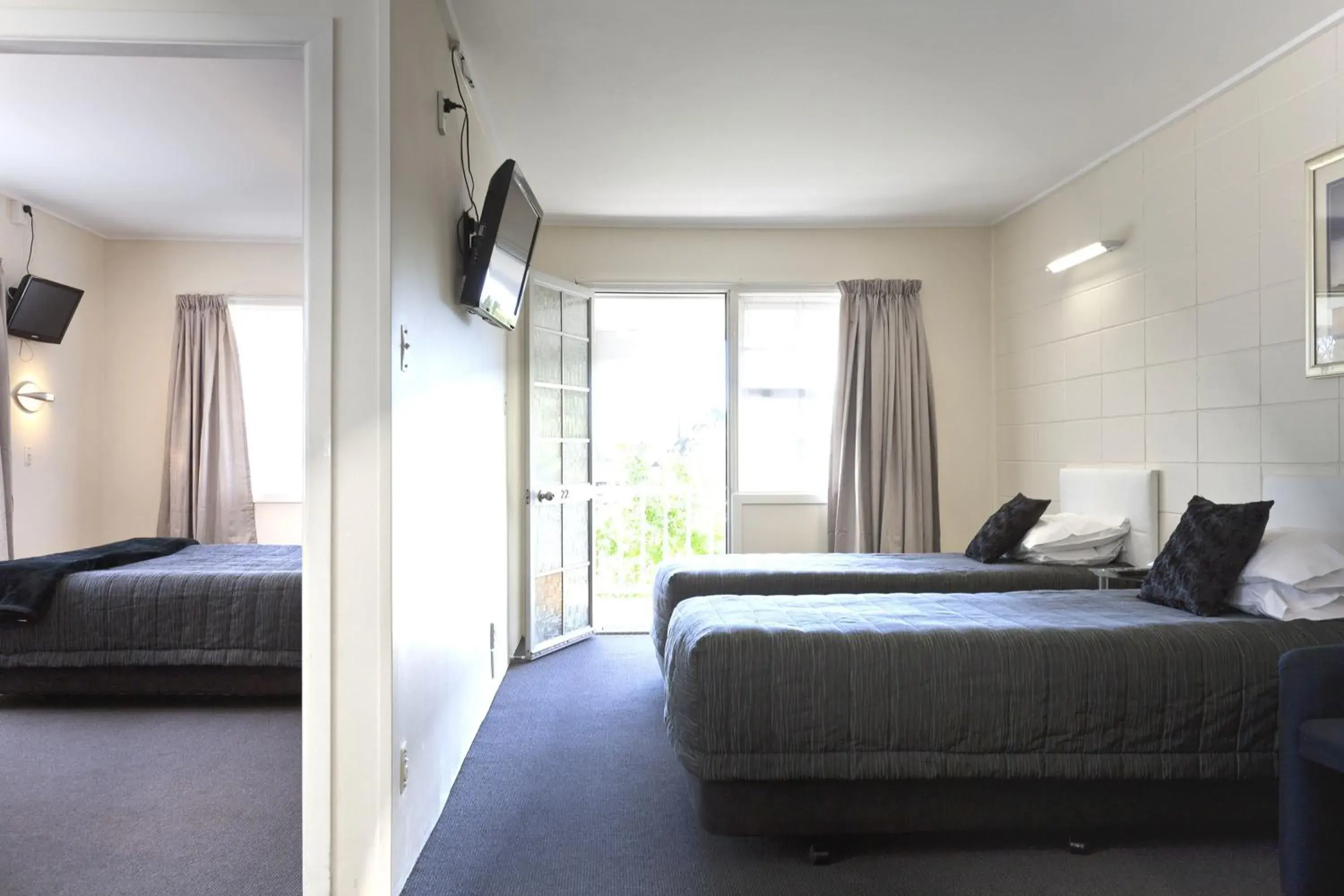 Lobby or reception, Bed in Tudor Motor Lodge