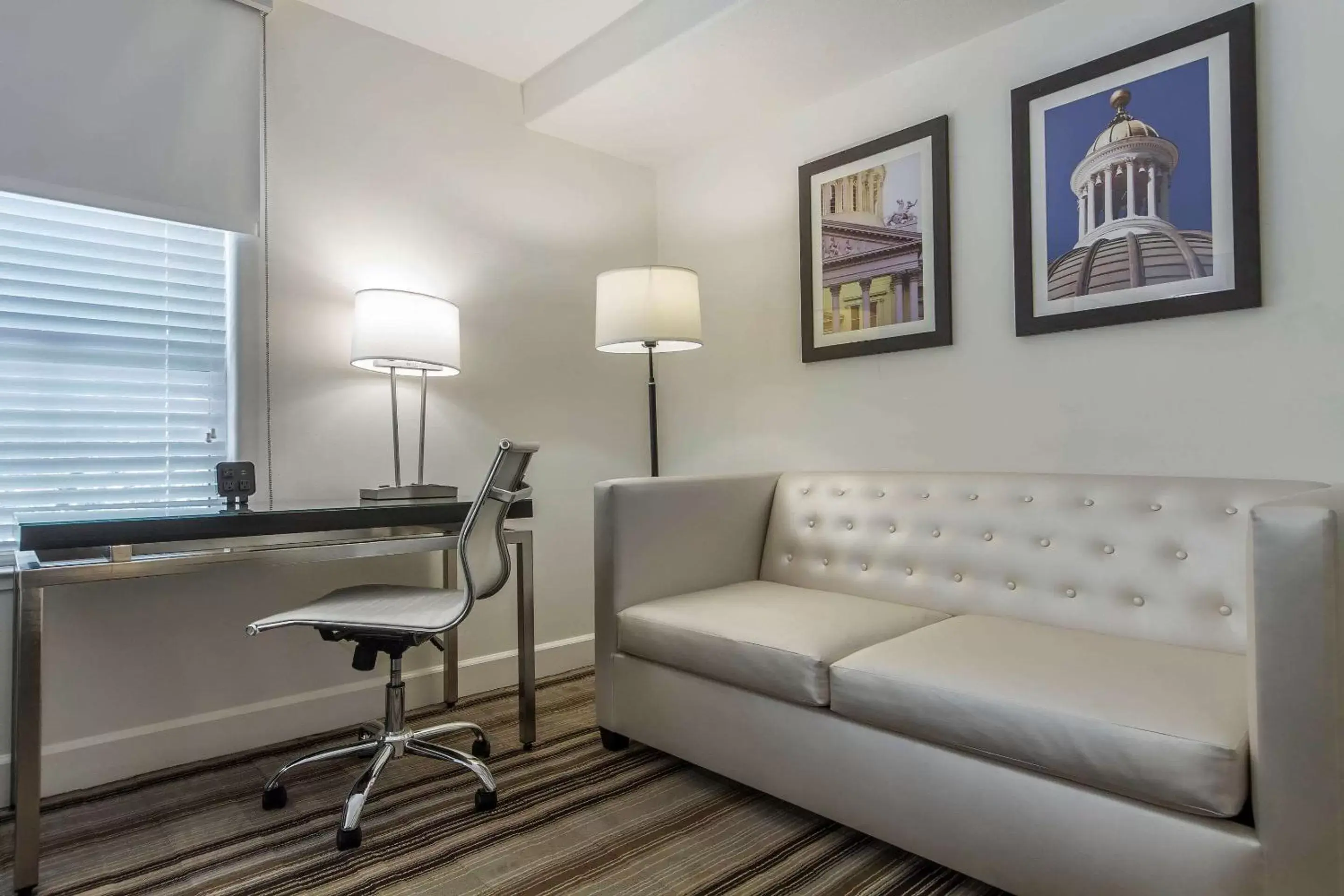 Photo of the whole room, Seating Area in Inn Off Capitol Park, Ascend Hotel Collection