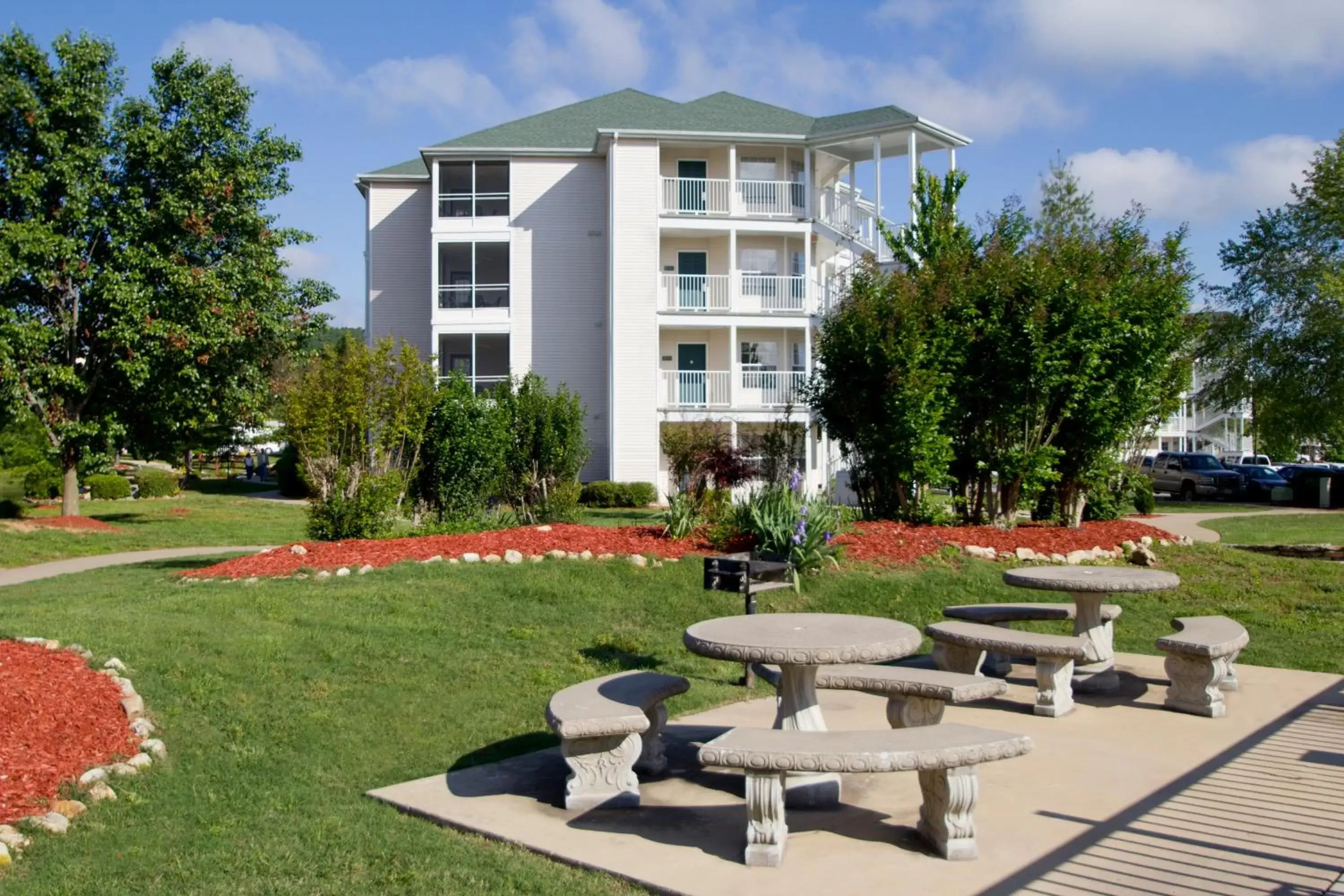 BBQ facilities, Patio/Outdoor Area in The Suites at Fall Creek