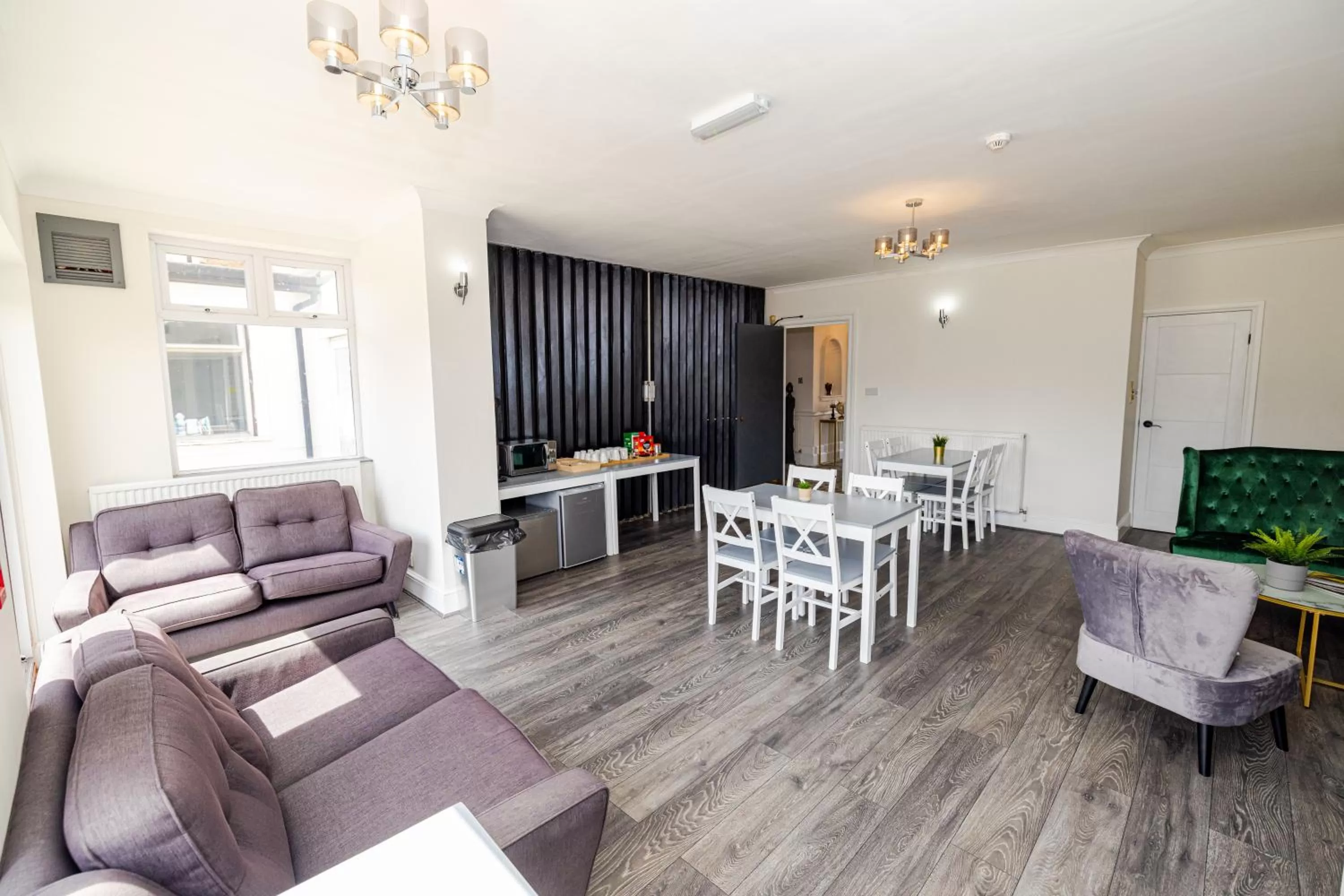 Seating area in Woodford Hotel