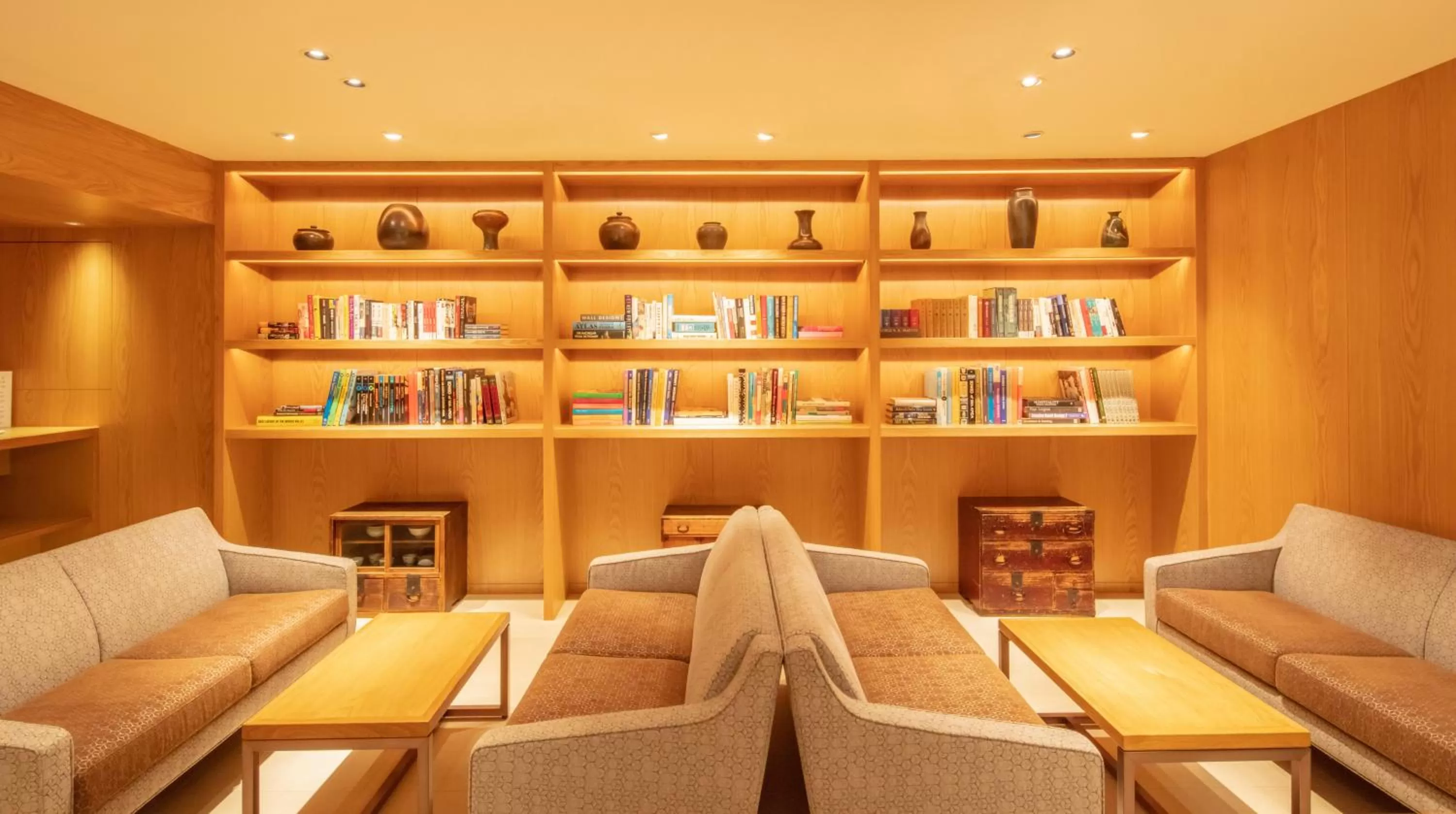 Library in Hotel Gracery Taipei