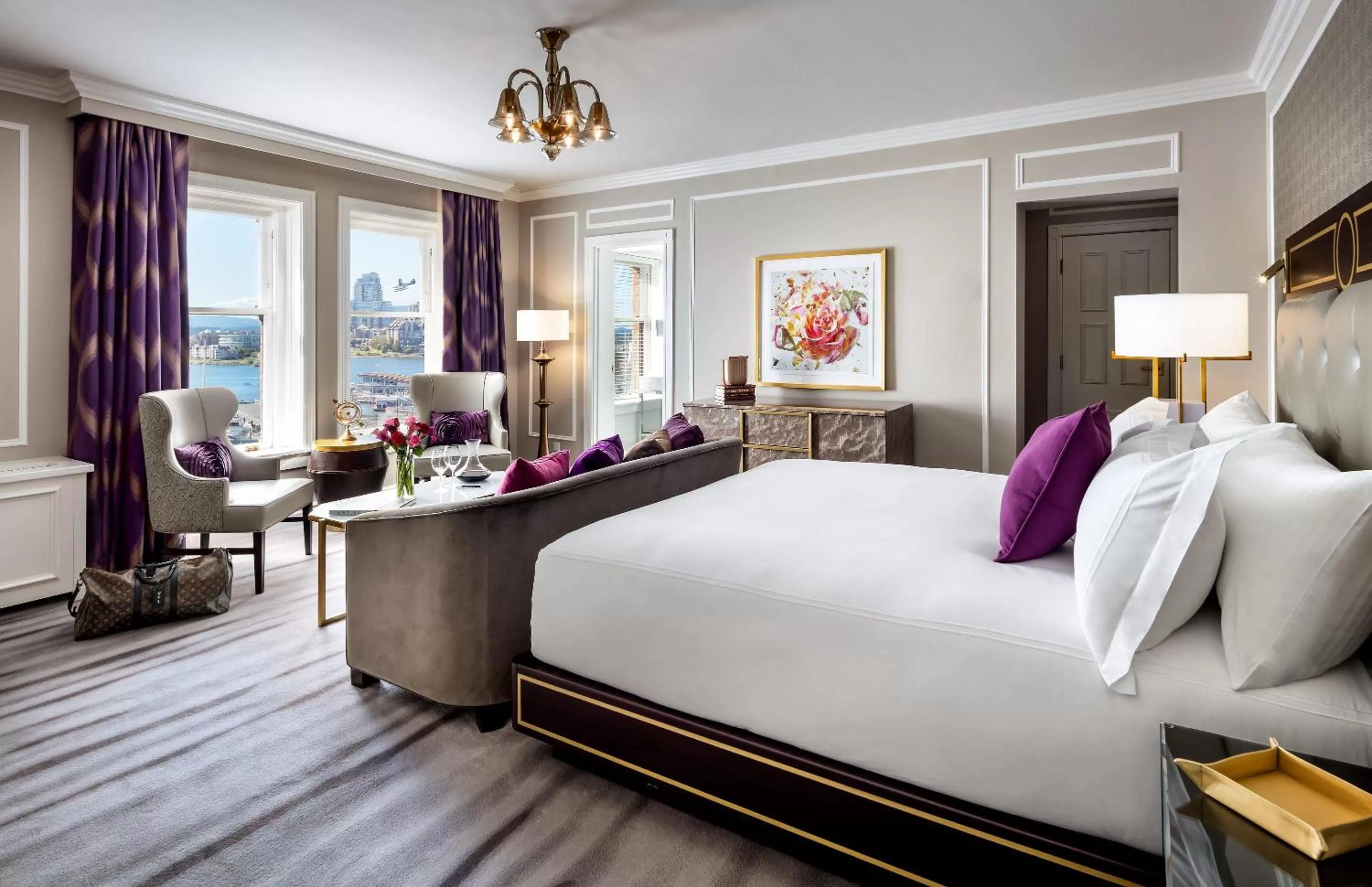 Photo of the whole room, Bed in Fairmont Empress Hotel