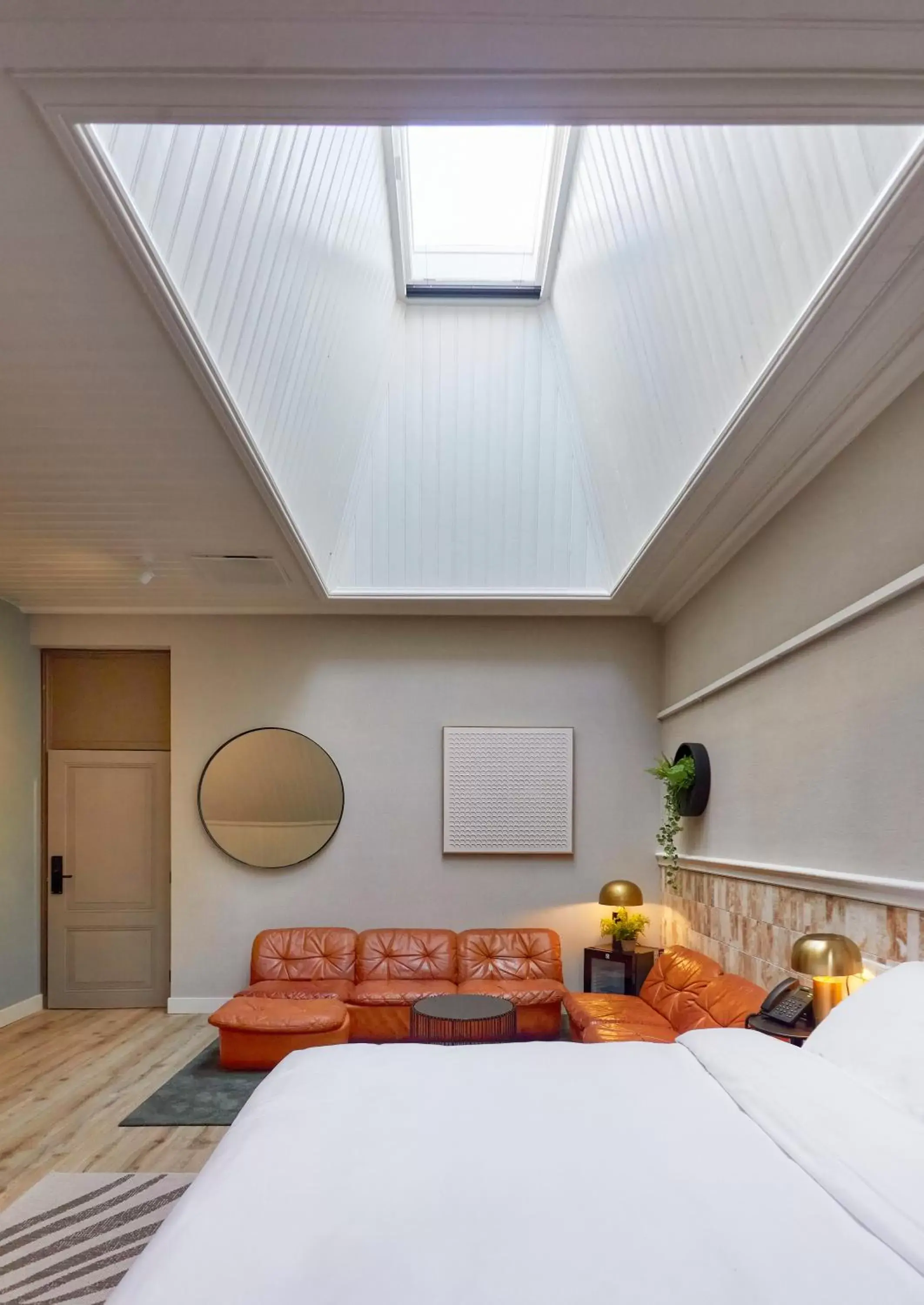 Seating area, Bed in Hotel Botanique Breda