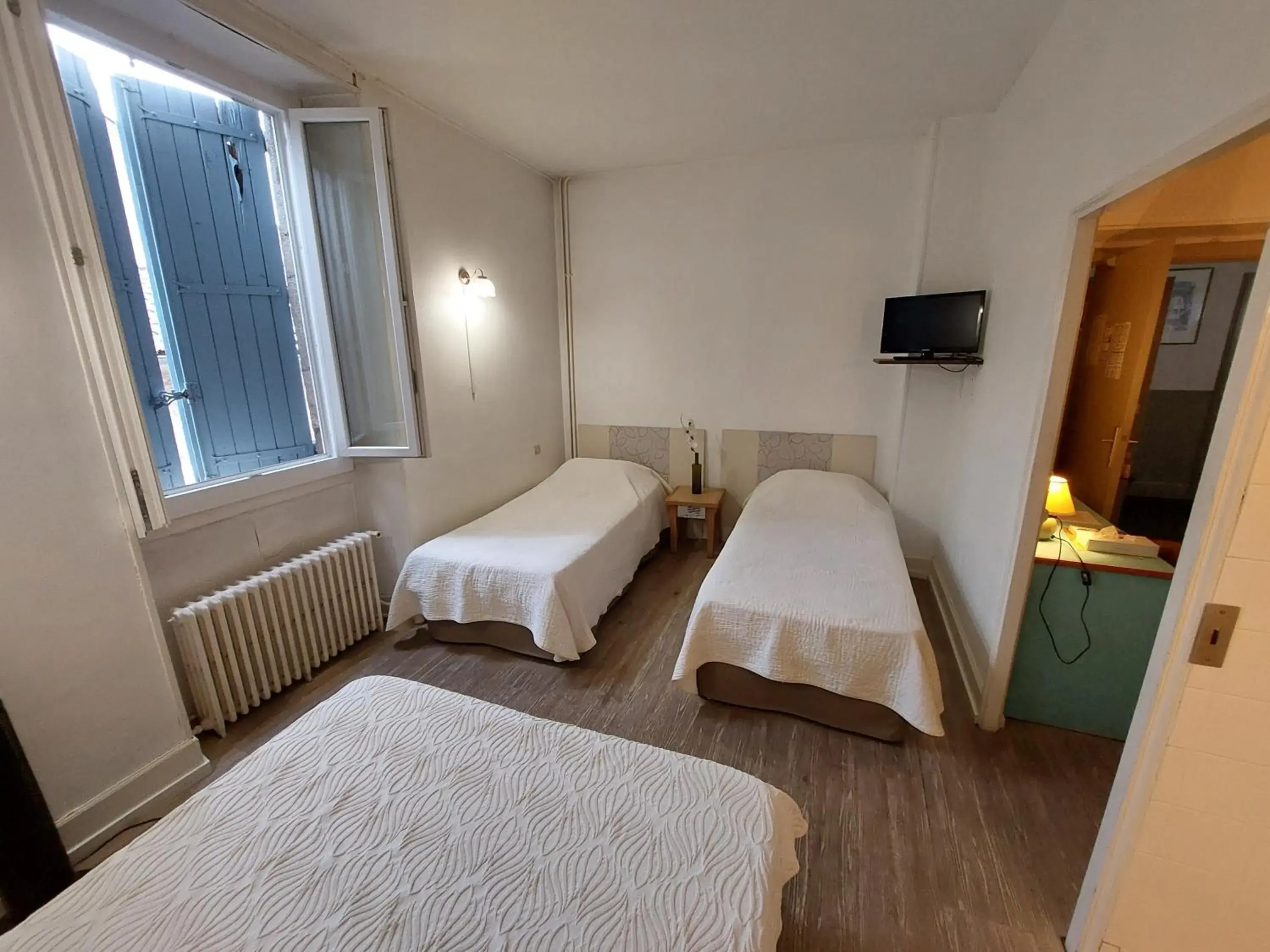 Photo of the whole room, Bed in Logis Hotels - Hôtel Le Boulevard Photo of the whole room, Bed in Logis Hotels - Hôtel Le Boulevard