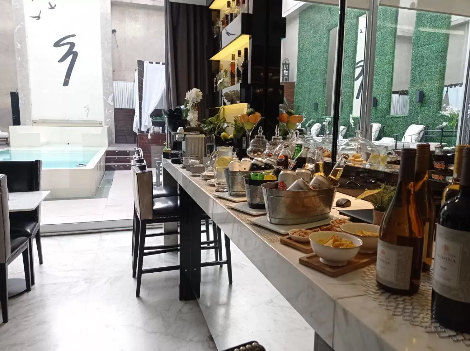 Food and drinks in 1828 Smart Hotel Boutique