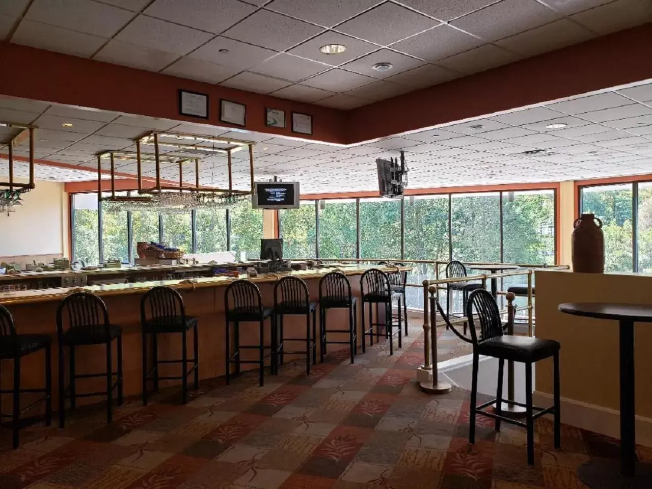 Lounge or bar in Chateau Resort & Conference Center Lounge or bar in Chateau Resort & Conference Center