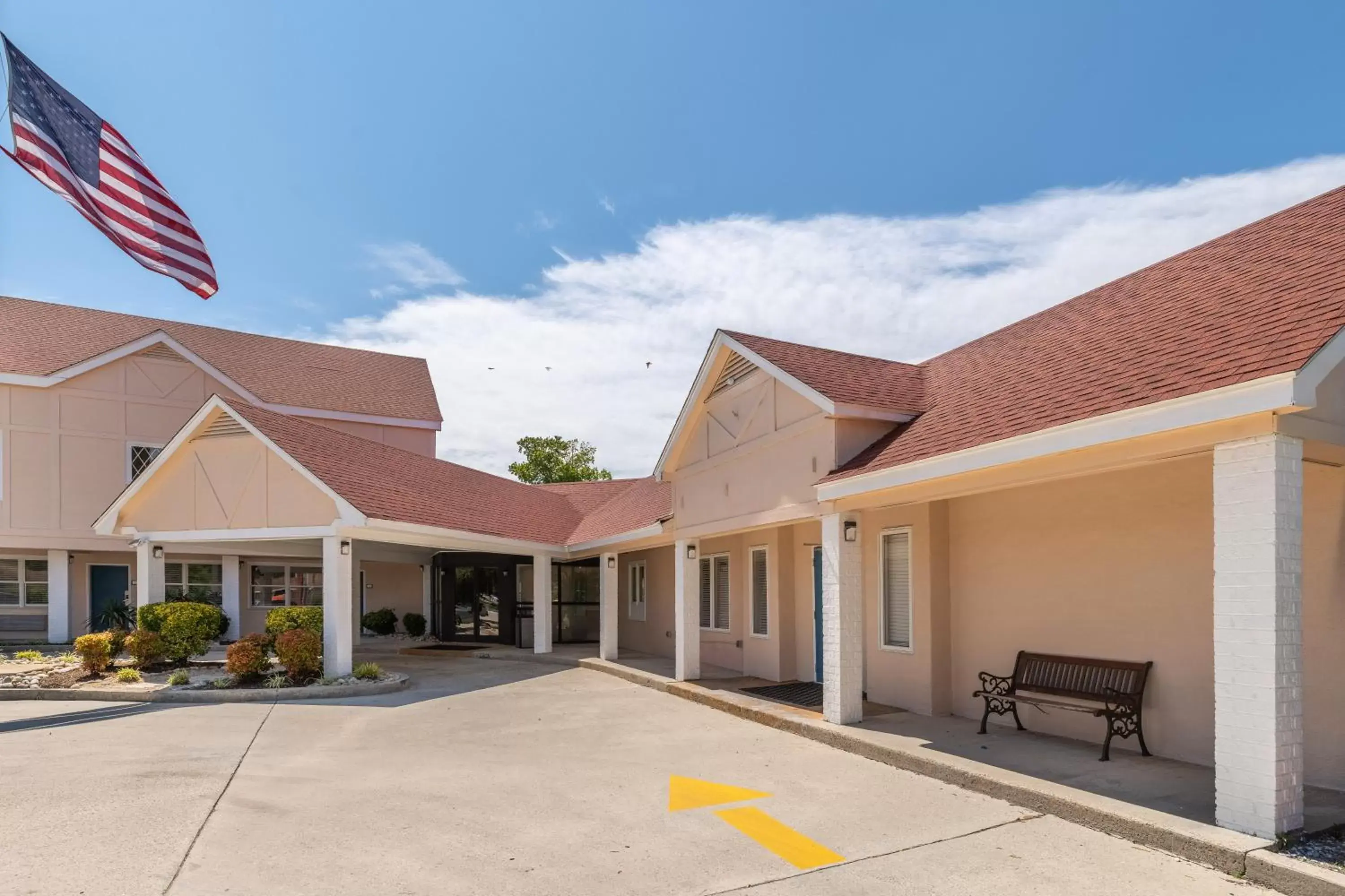 Property building in Hotel Manteo, Trademark Collection by Wyndham Property building in Hotel Manteo, Trademark Collection by Wyndham