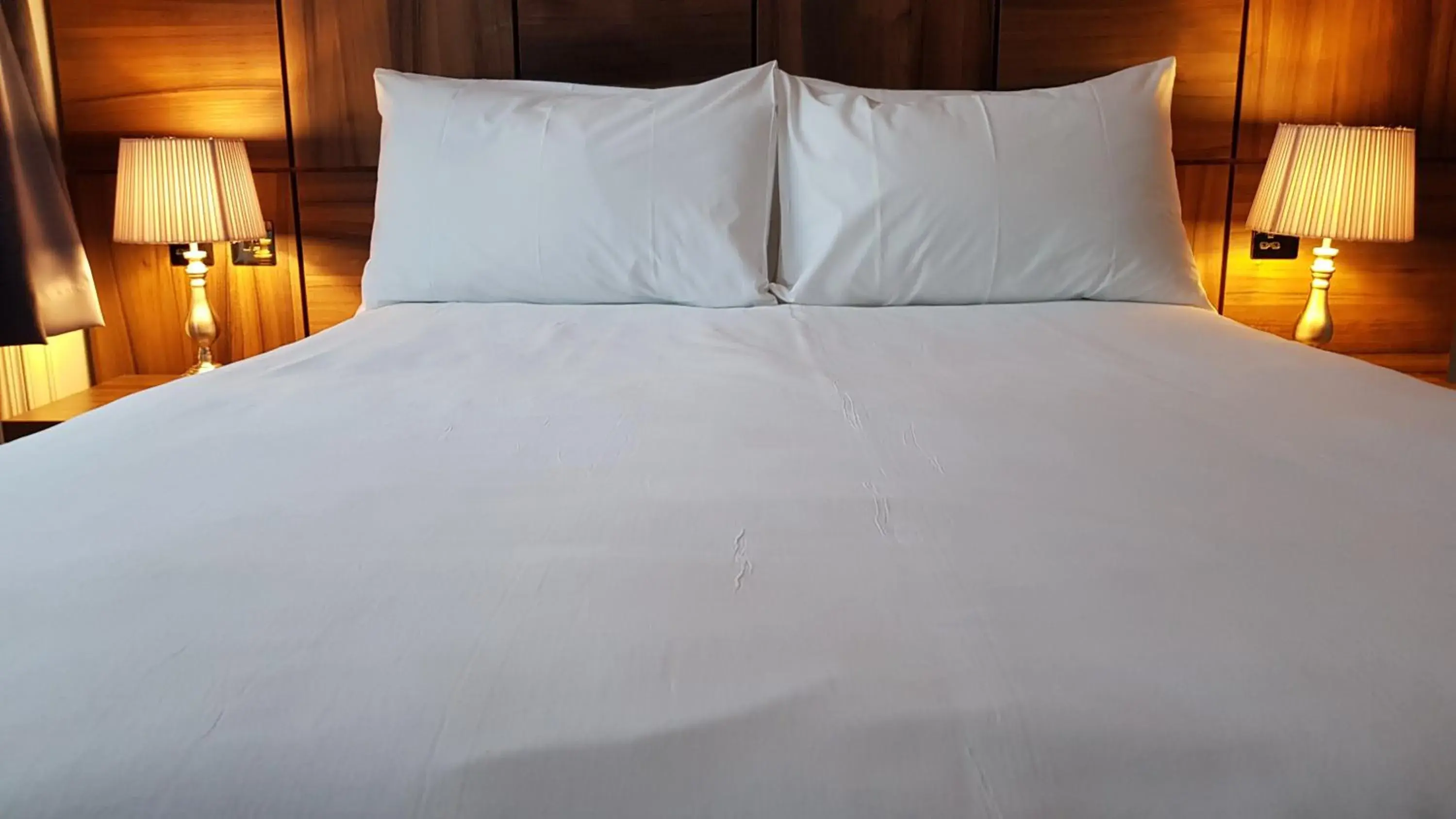 Bed in Stanhill Court Hotel