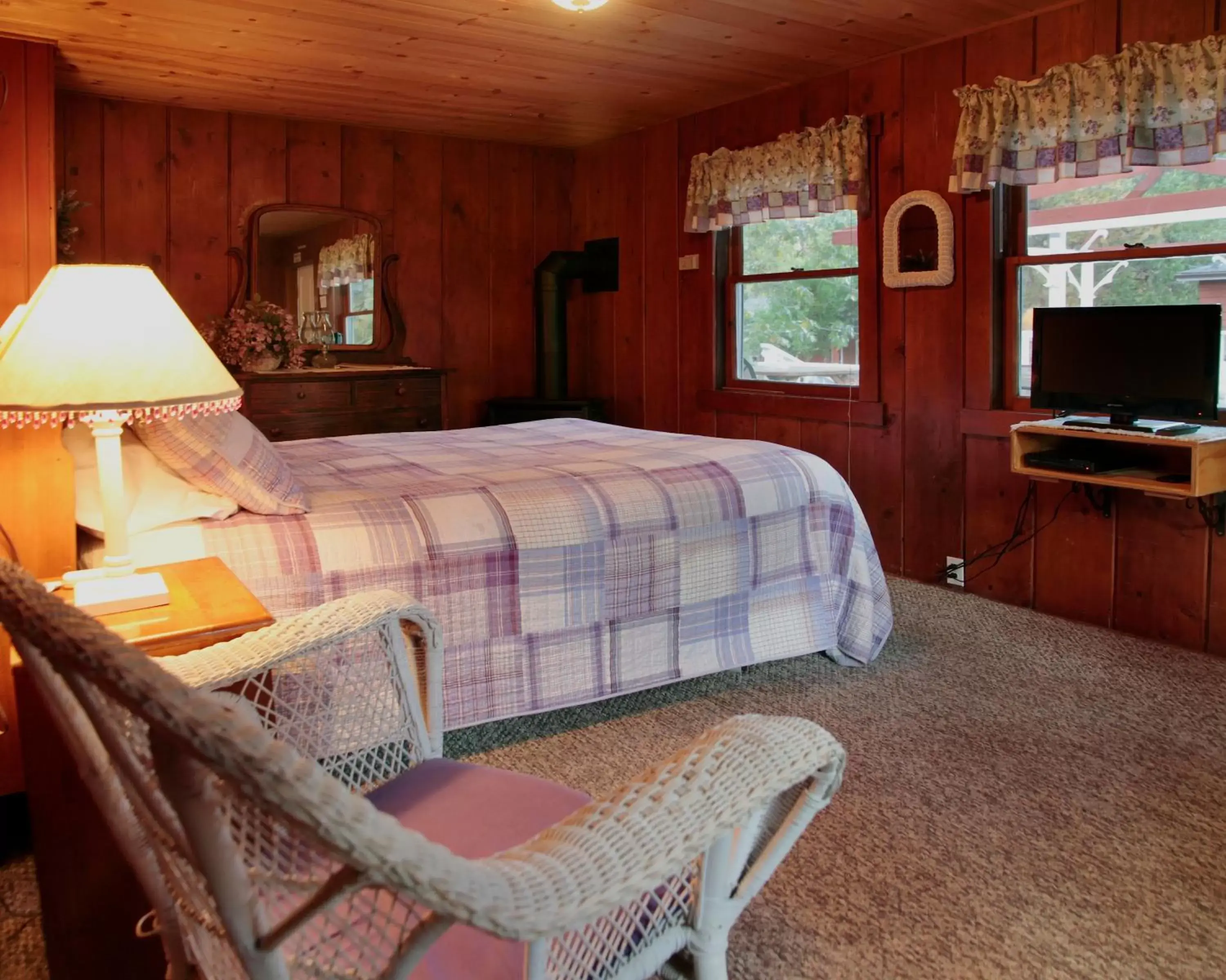 Bed in Silver Pines Lodge