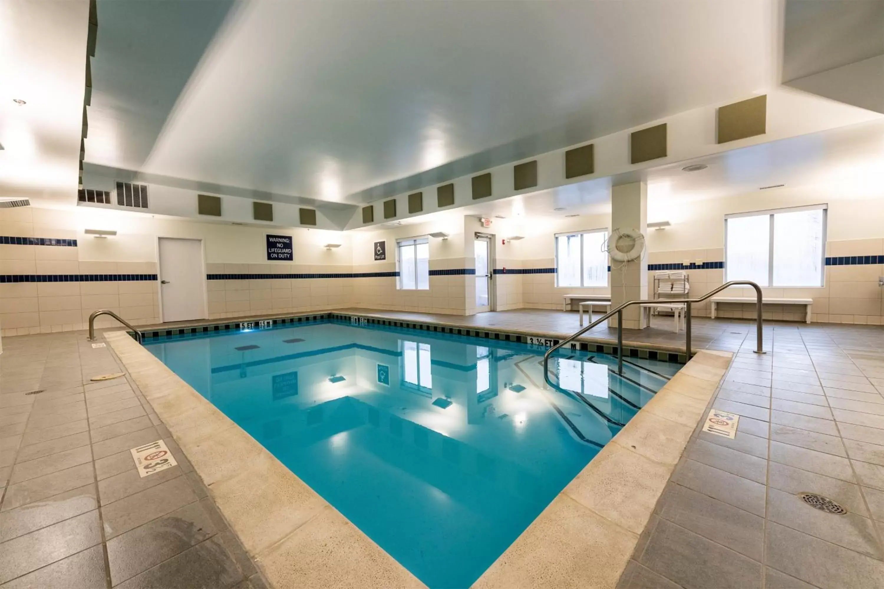Swimming Pool in Four Points by Sheraton St. Louis - Fairview Heights