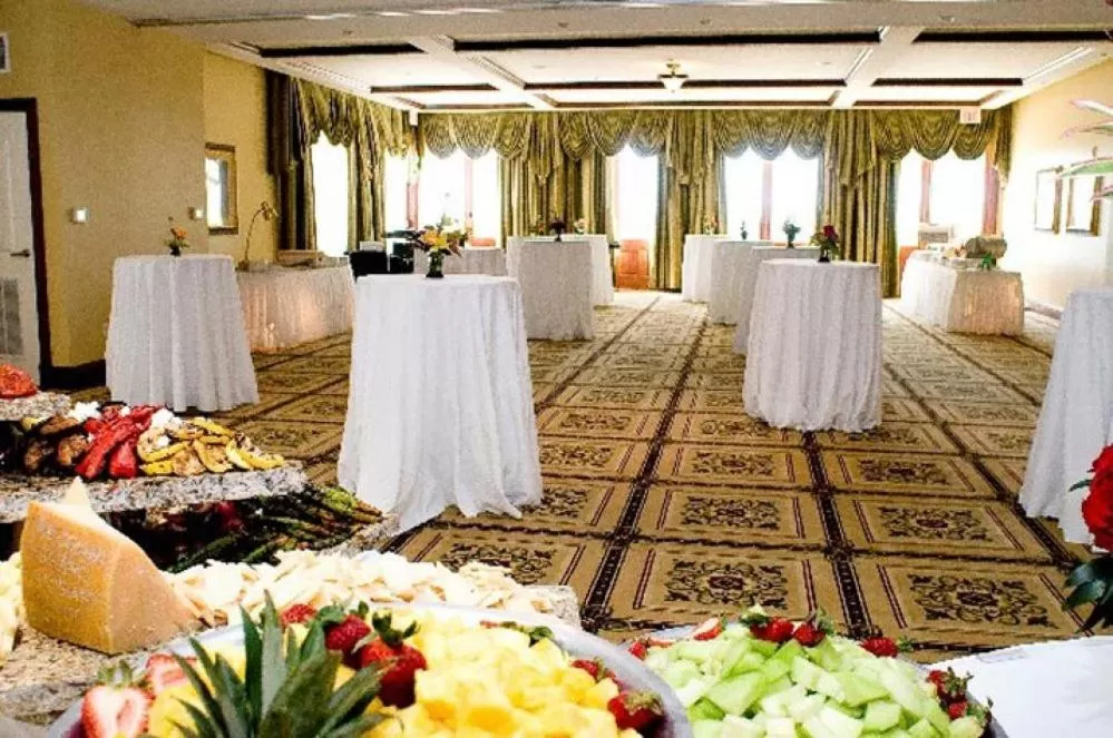 Banquet/Function facilities in Chateau Saint Denis Hotel