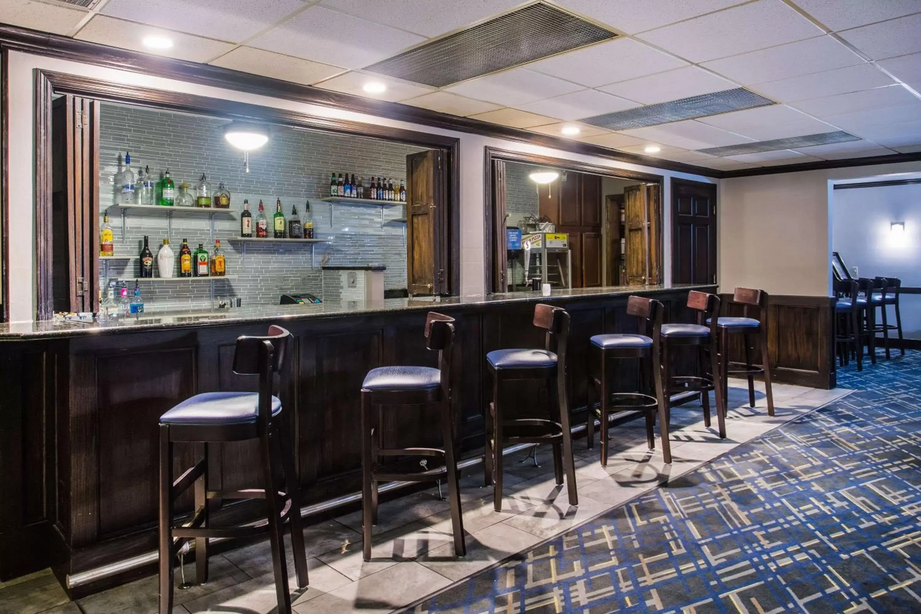 Lounge or bar, Lounge/Bar in Baymont by Wyndham Madison West/Middleton WI West