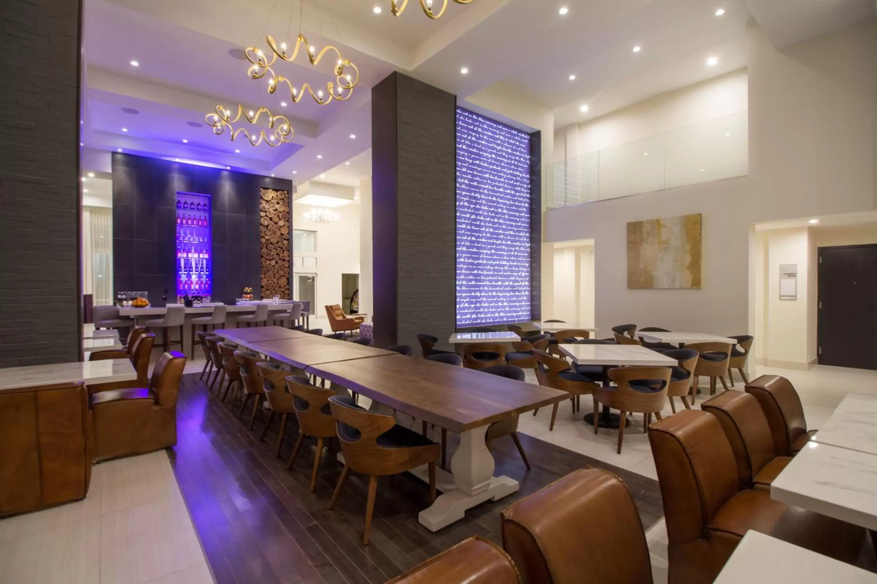 Restaurant/Places to Eat in TRYP by Wyndham Savannah