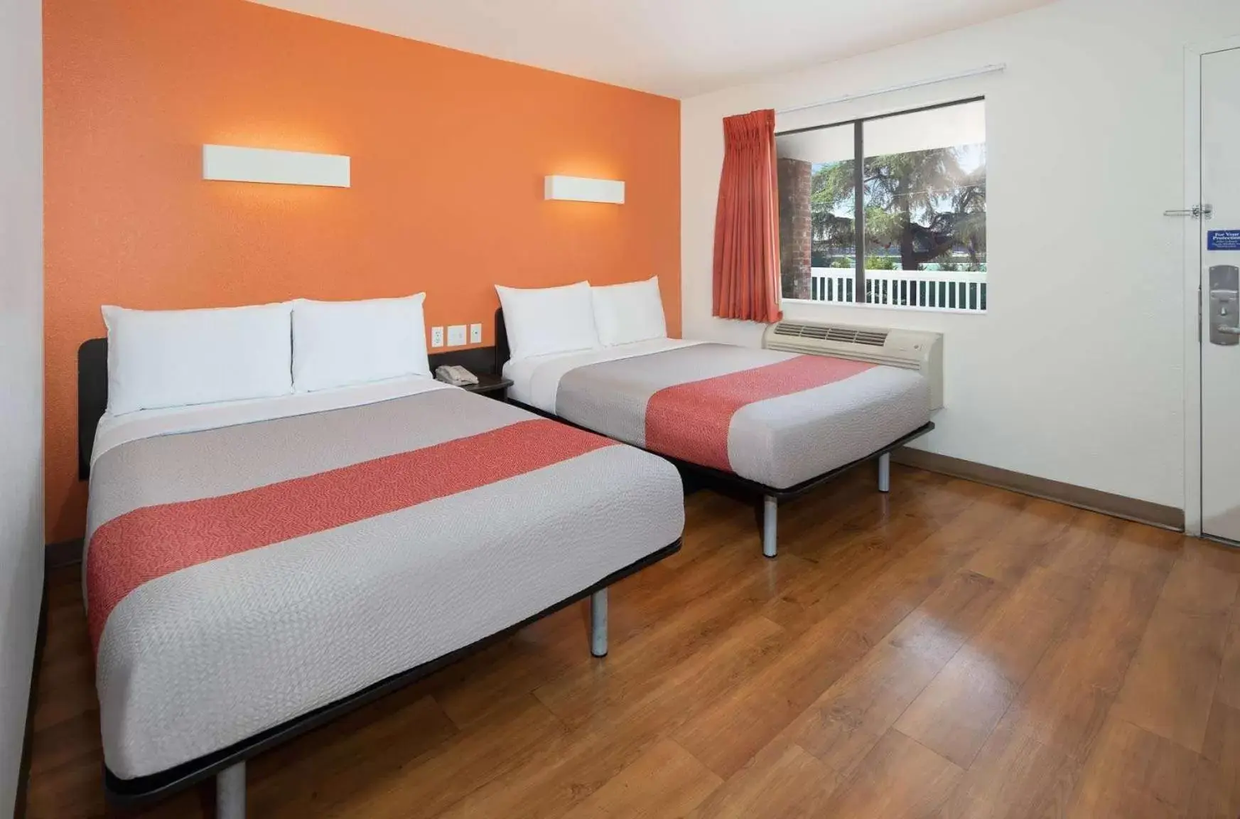 Bedroom, Bed in Motel 6-Arcadia, CA - Los Angeles - Pasadena Area