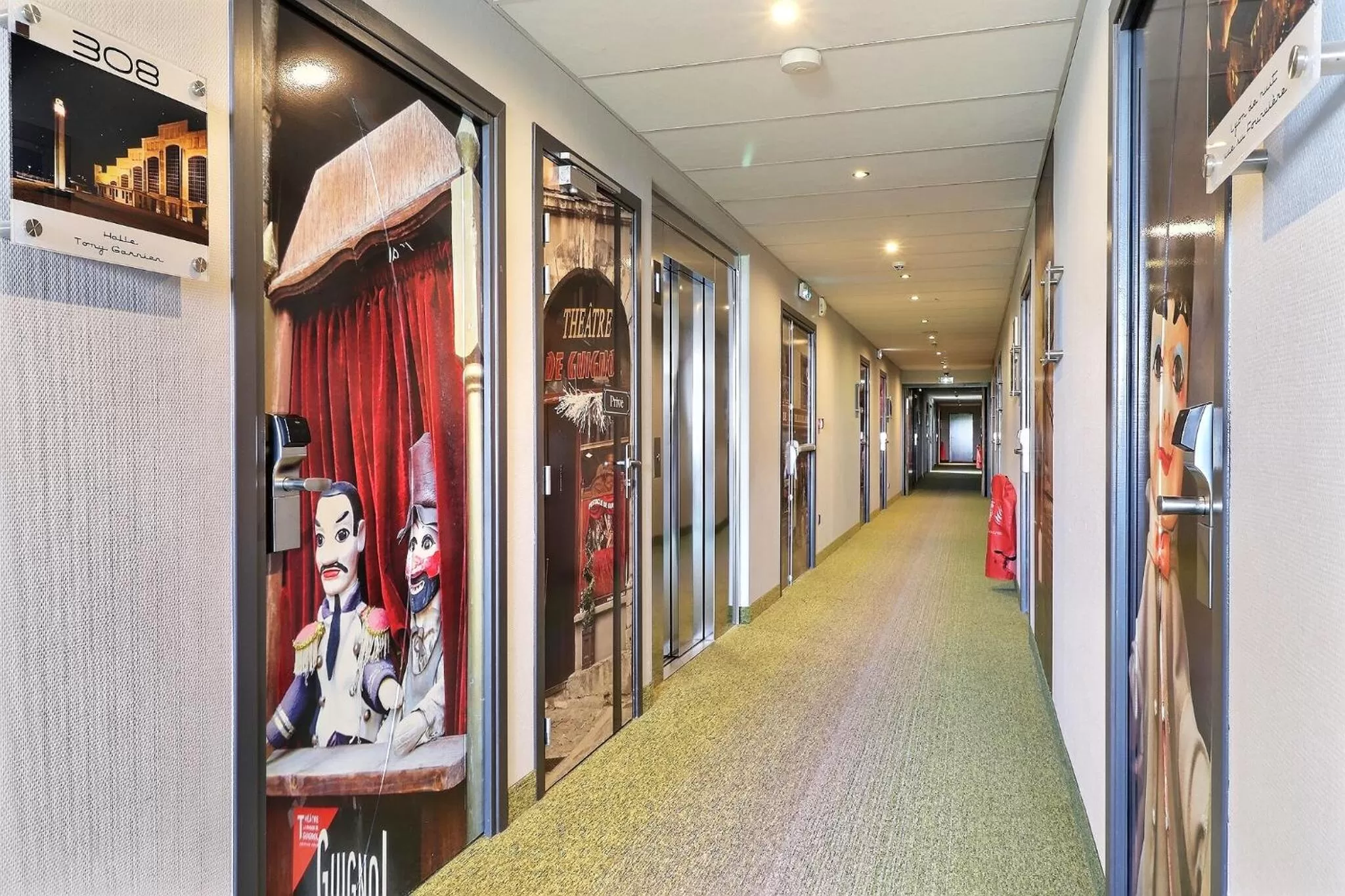 Facility for disabled guests in Hôtel des Lumières Lyon Meyzieu Arena Stadium