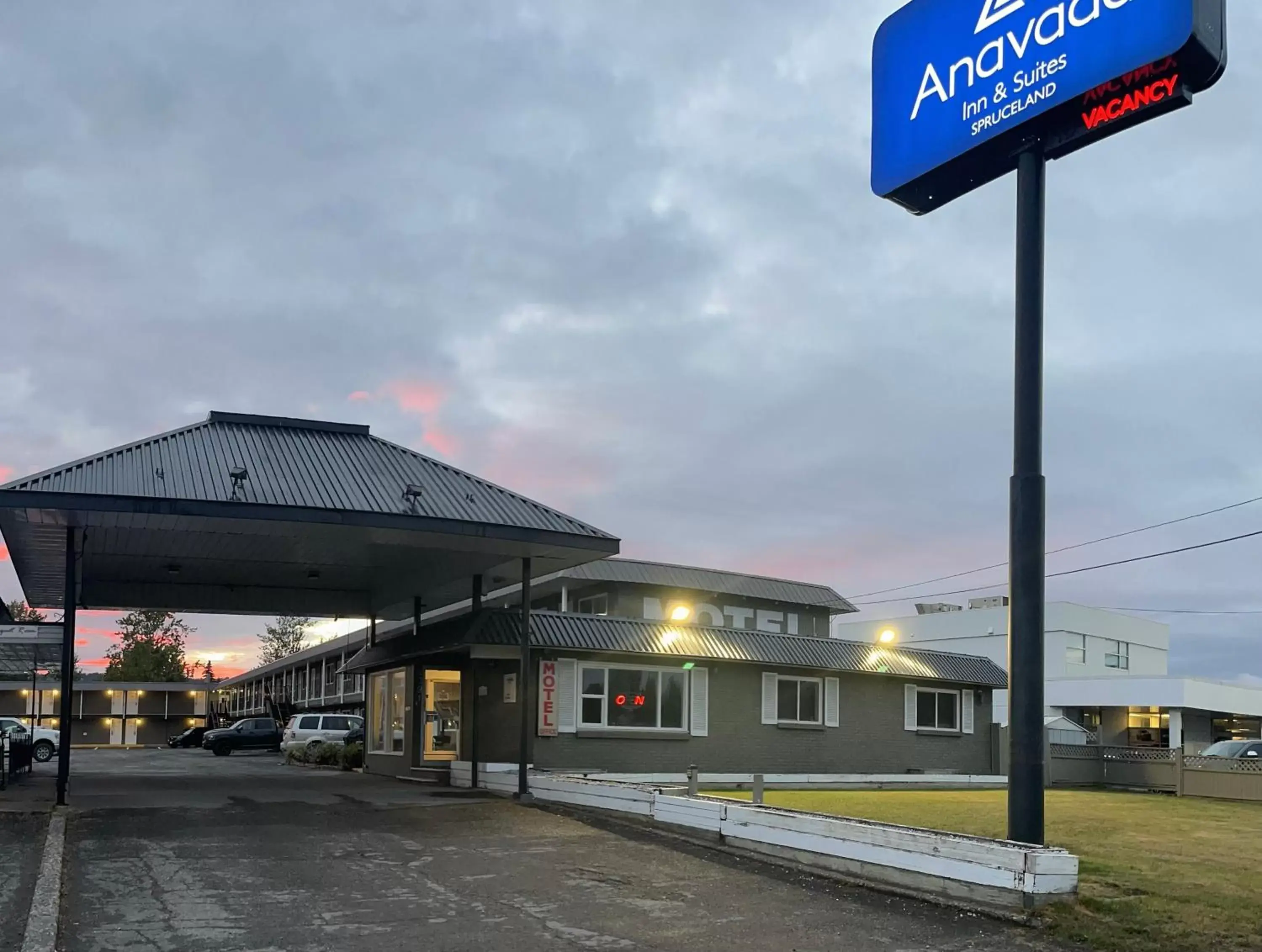 Property Building in Anavada Inn & Suites - Prince George