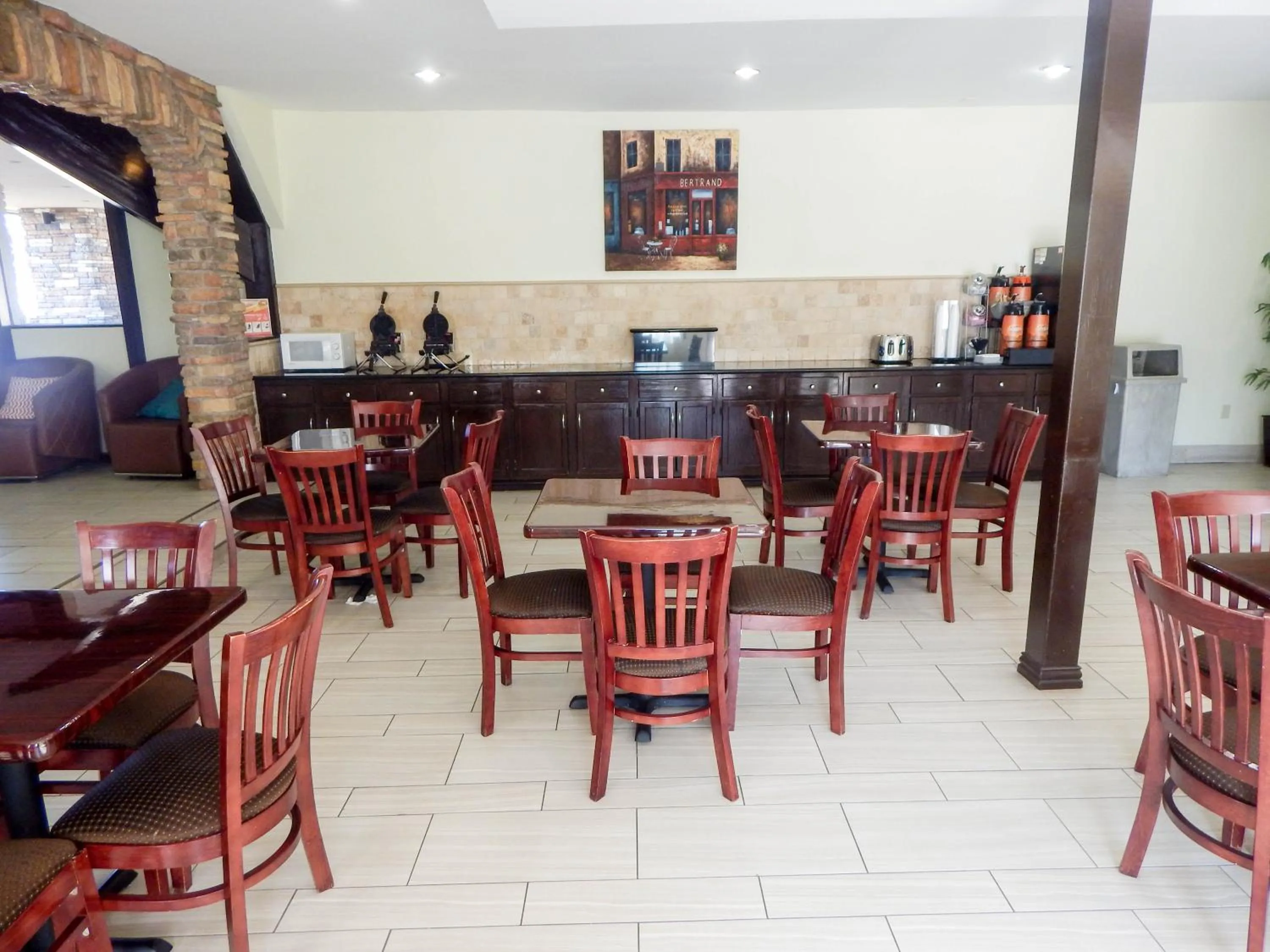 Restaurant/places to eat in Howard Johnson by Wyndham Arlington Ballpark / Six Flags