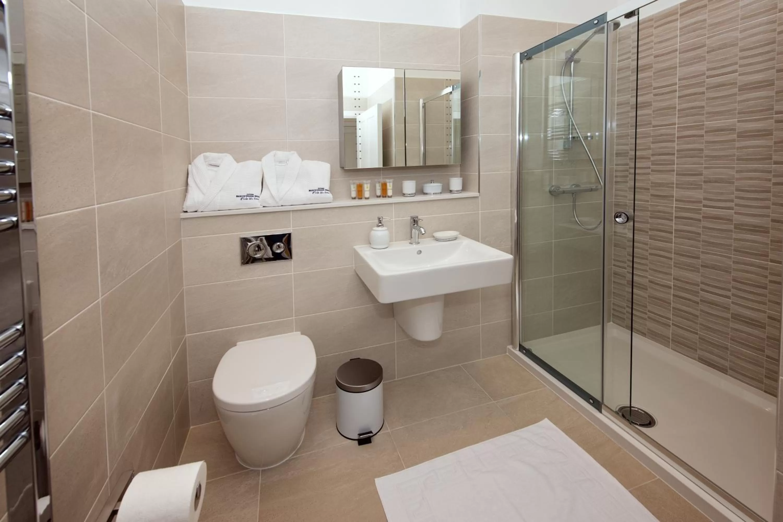 Shower in Best Luxury Apart Hotel in Oxford- Beechwood House
