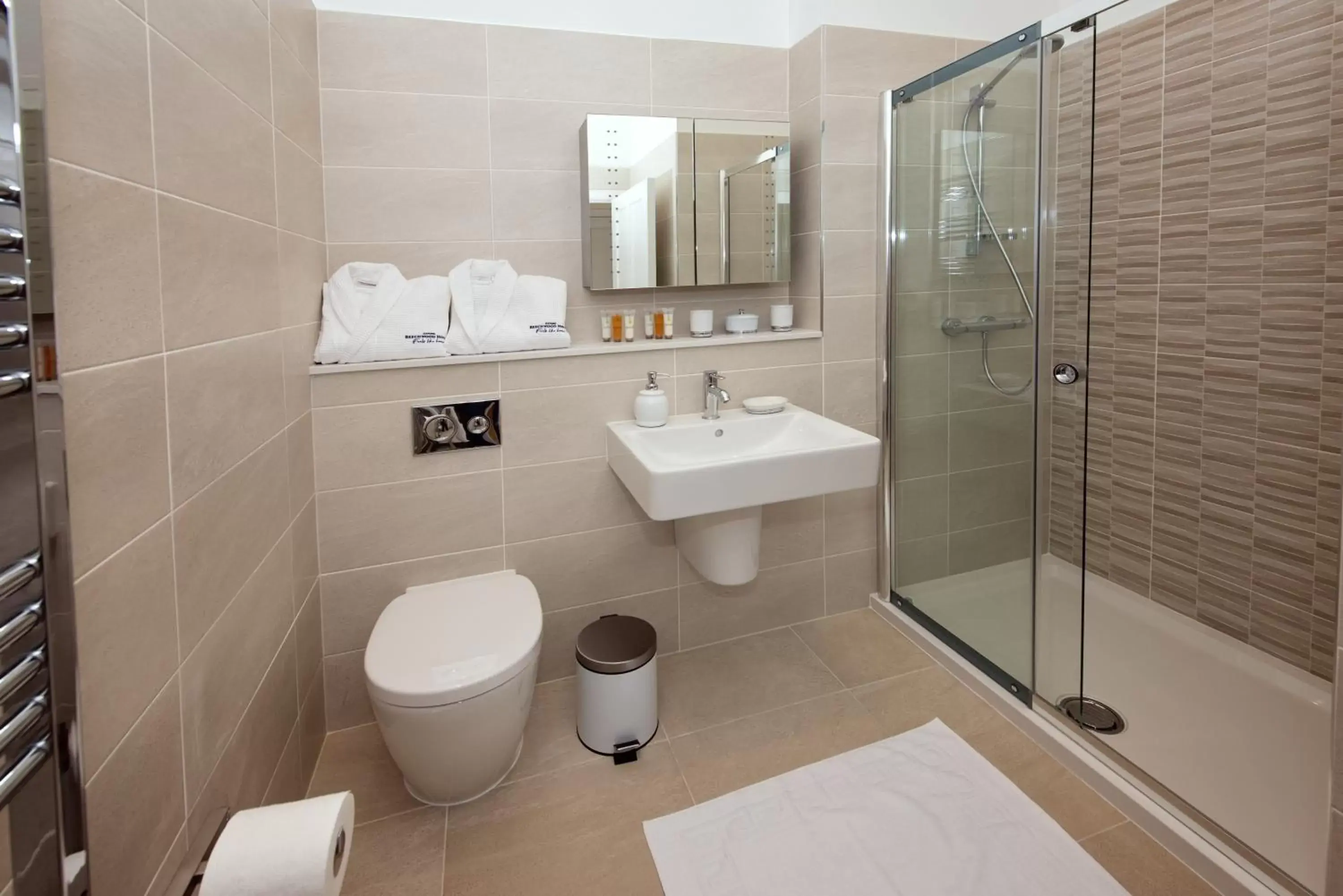 Shower, Bathroom in Best Luxury Apart Hotel in Oxford- Beechwood House