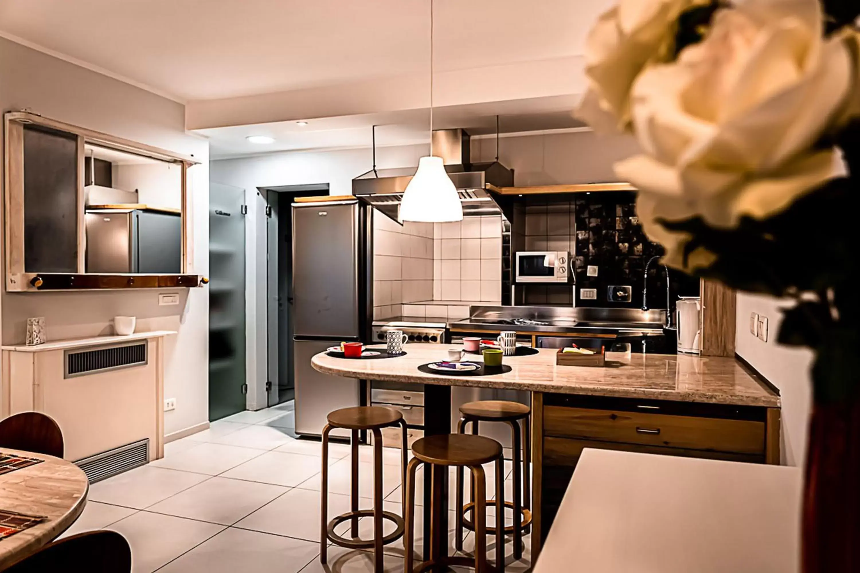 Dining area, Kitchen/Kitchenette in Business Hotel