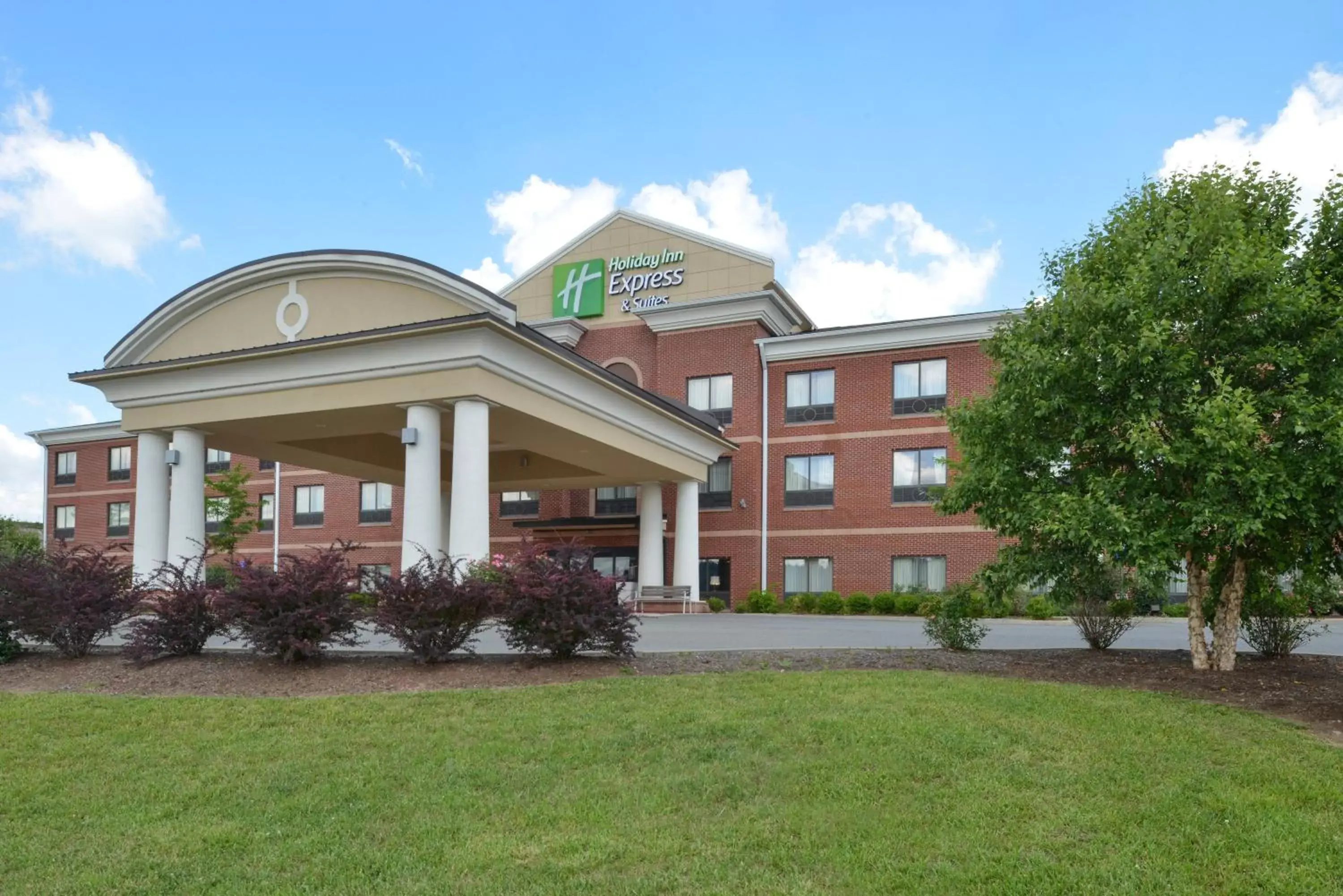 Property Building in Holiday Inn Express & Suites Bridgeport, an IHG Hotel